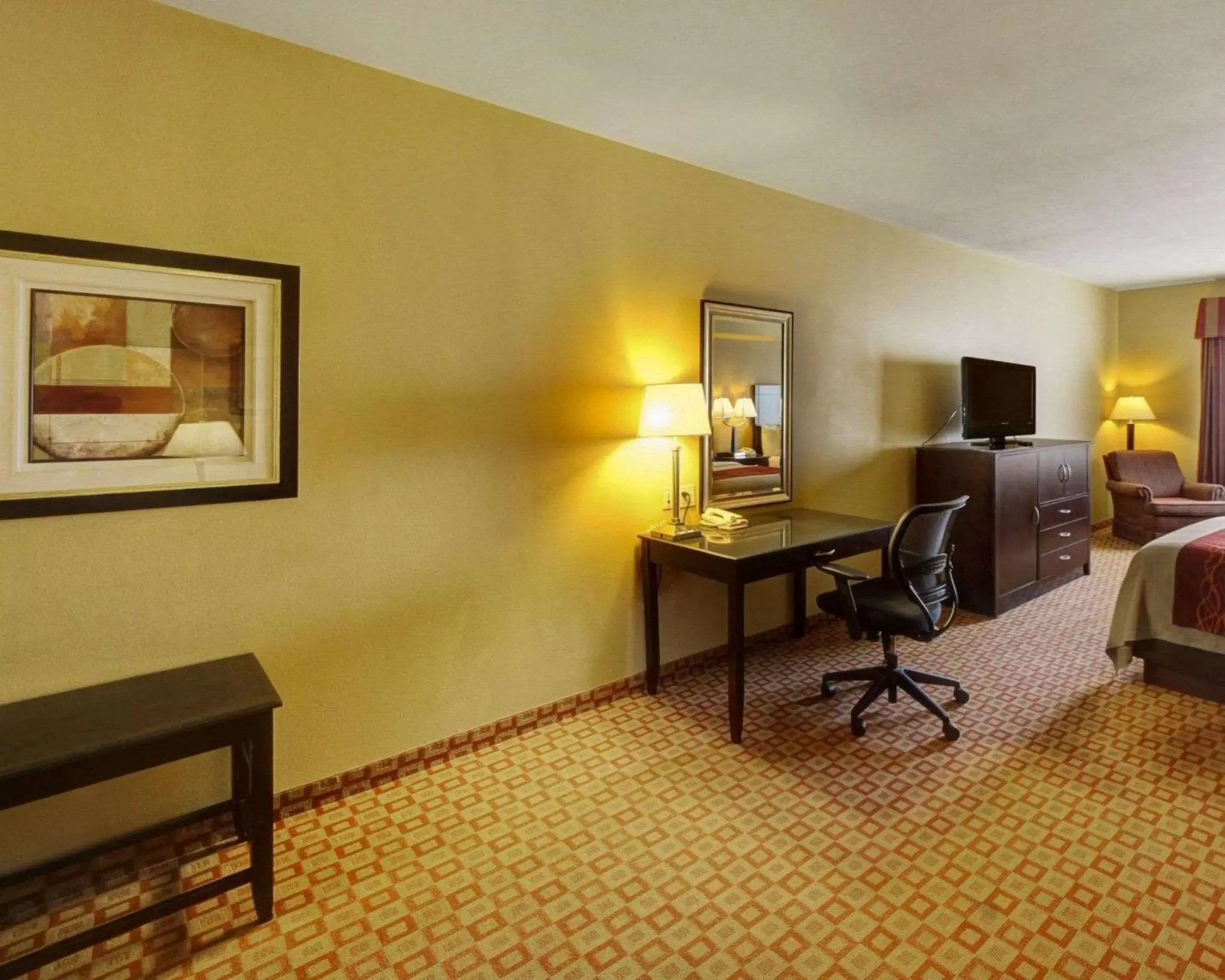Photo of the whole room, TV/Entertainment Center in Comfort Inn & Suites Donna near I-2