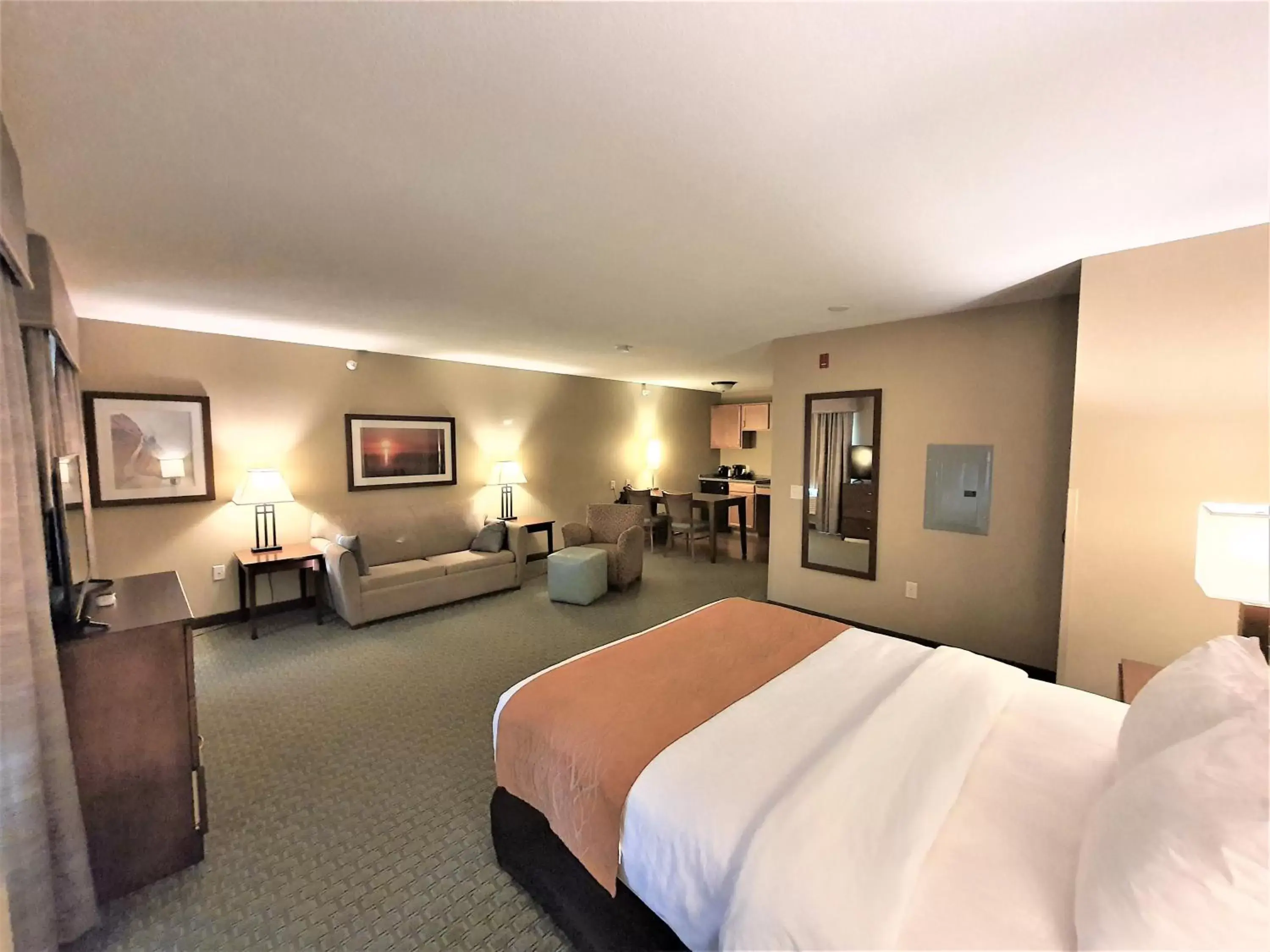 Room Photo in AmeriVu Inn and Suites - Chisago City