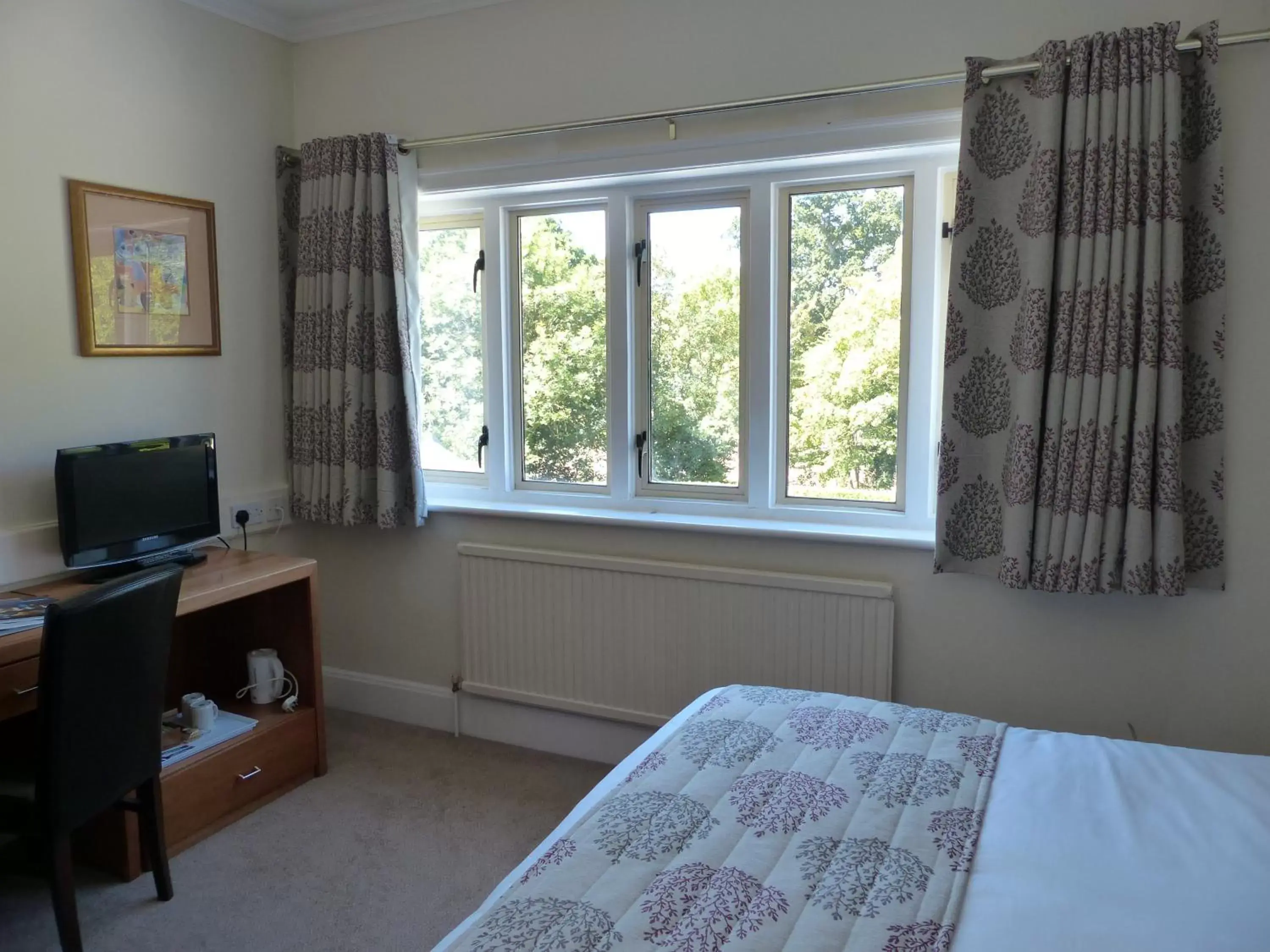 Photo of the whole room, Bed in Farnham House Hotel