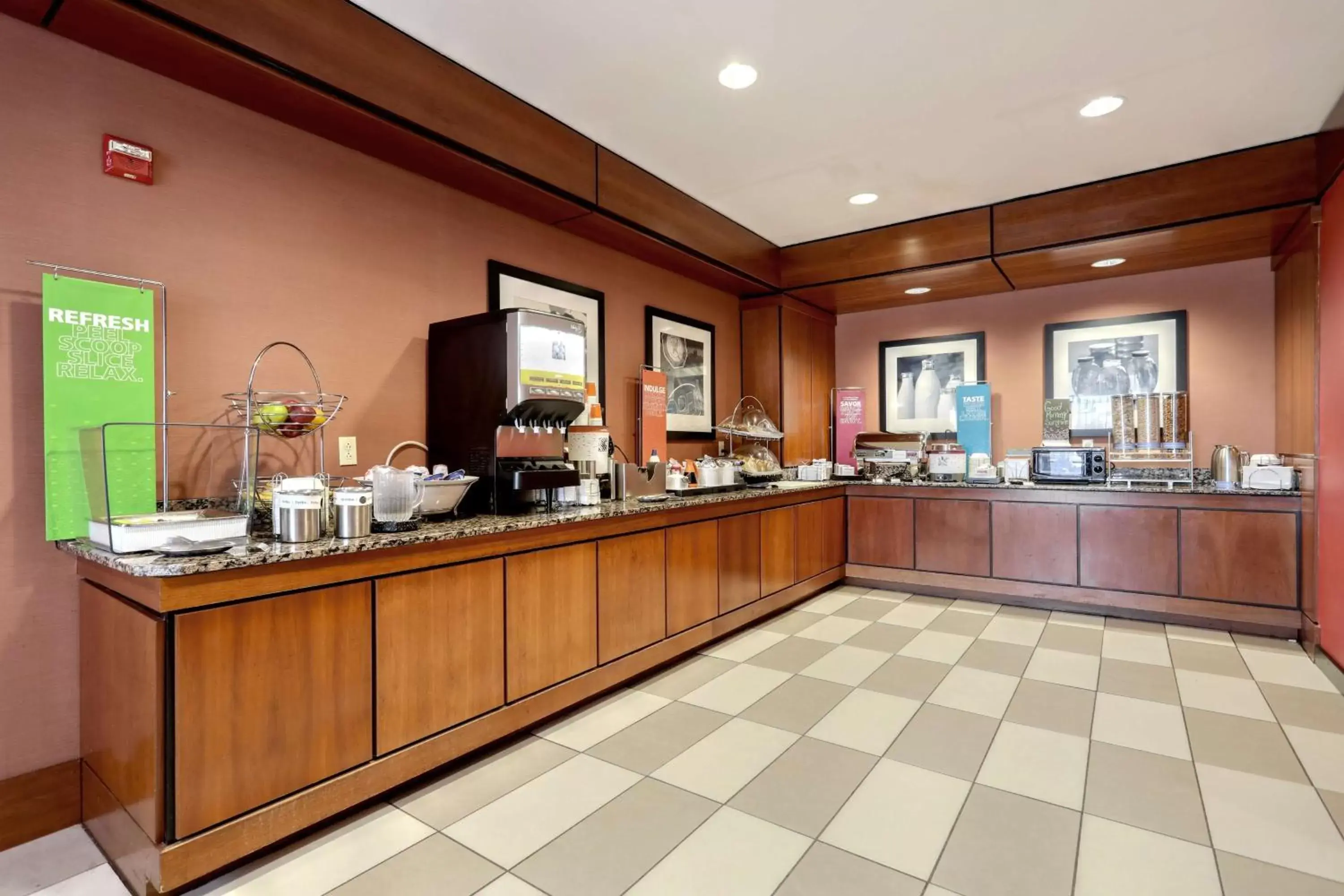 Dining area, Restaurant/Places to Eat in Hampton Inn Batavia