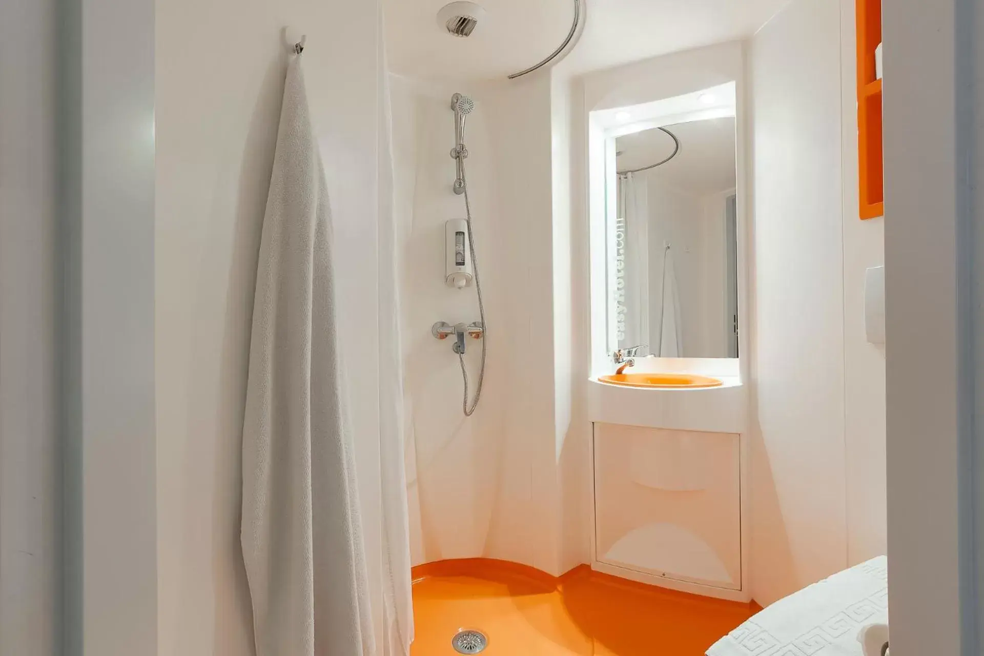 Toilet, Bathroom in easyHotel Budapest Oktogon