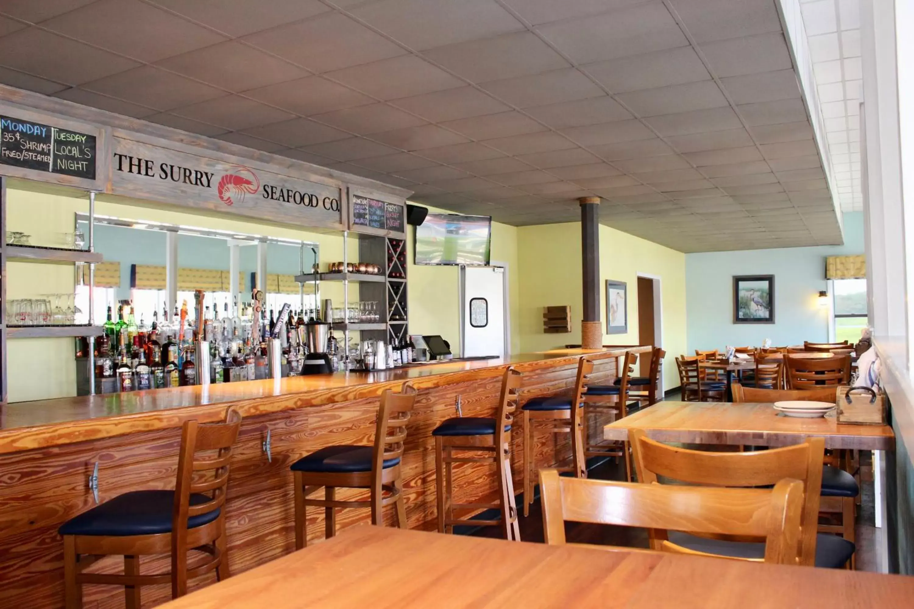 Lounge or bar, Restaurant/Places to Eat in Surry Seafood Company