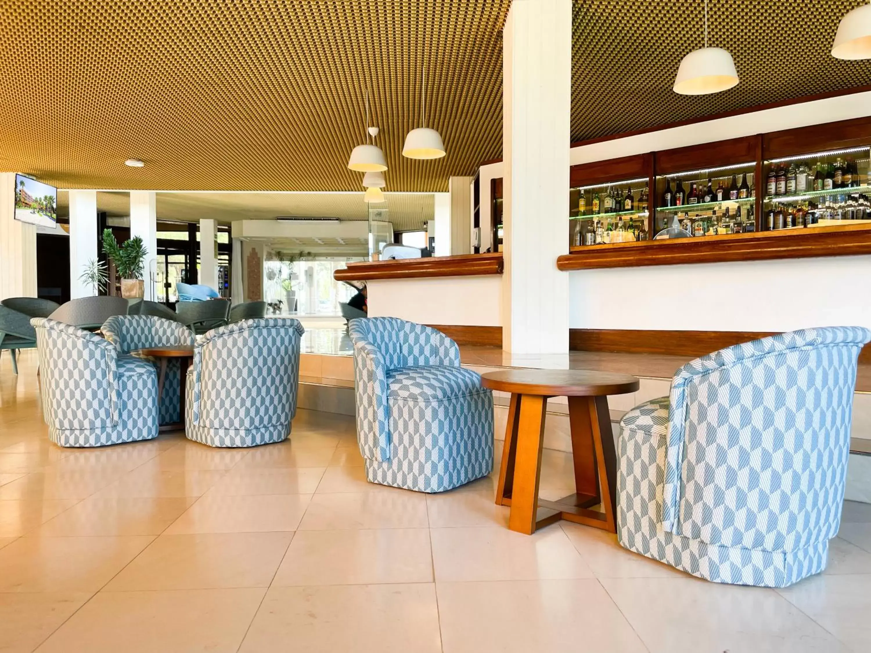 Lobby or reception, Lounge/Bar in Auramar Beach Resort