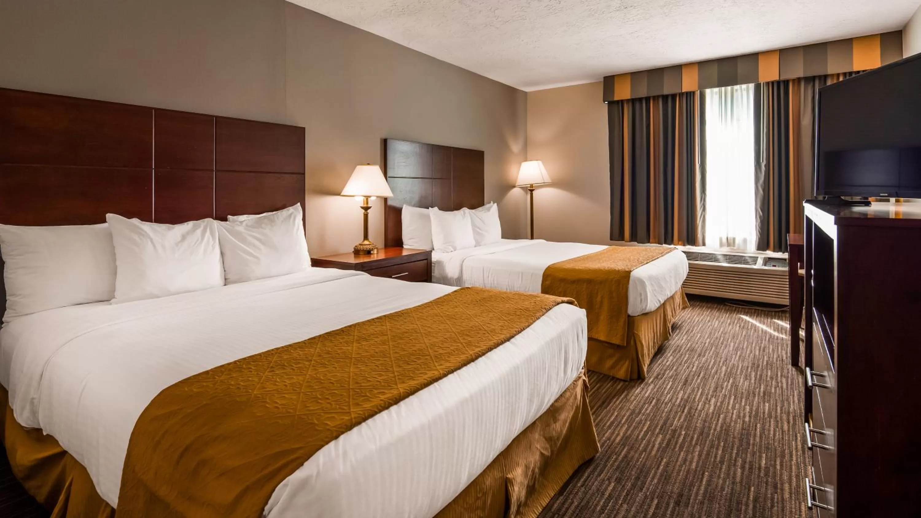 Bed in Best Western Green Valley Inn