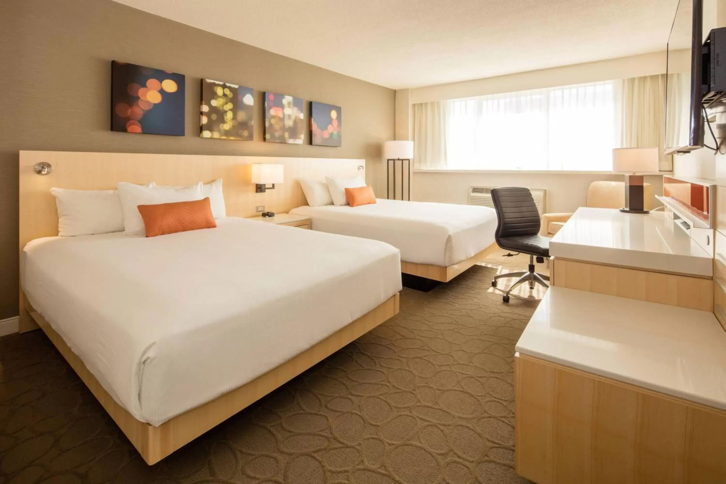 Photo of the whole room, Bed in Delta Hotels by Marriott Beausejour