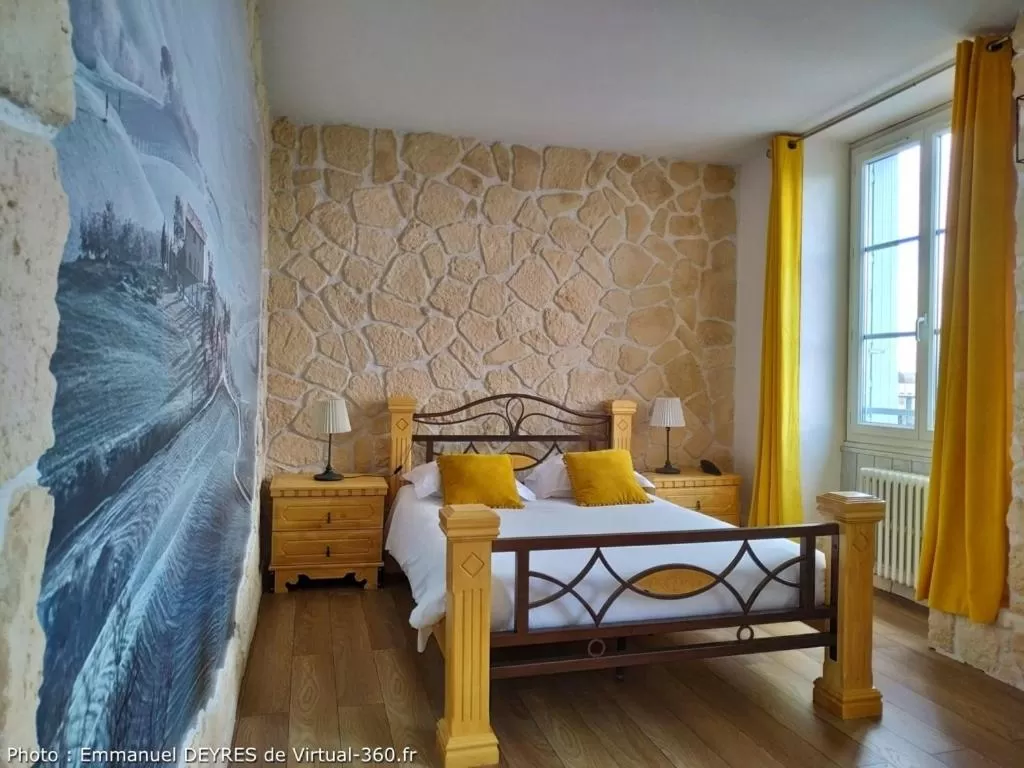 Bed in Hôtel de Bretagne - anciennement Queen Serenity Hotel