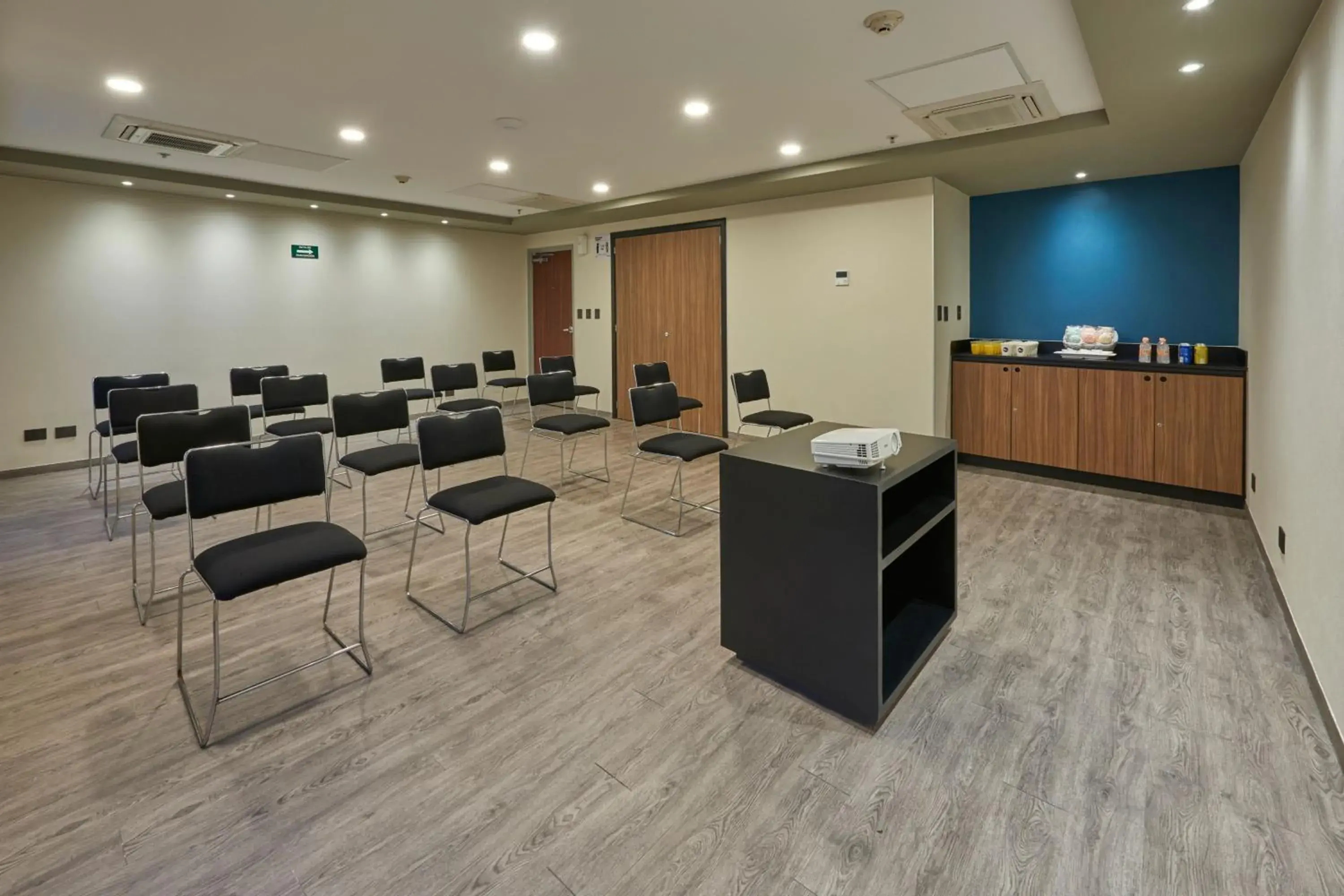 Meeting/conference room in City Express by Marriott Irapuato