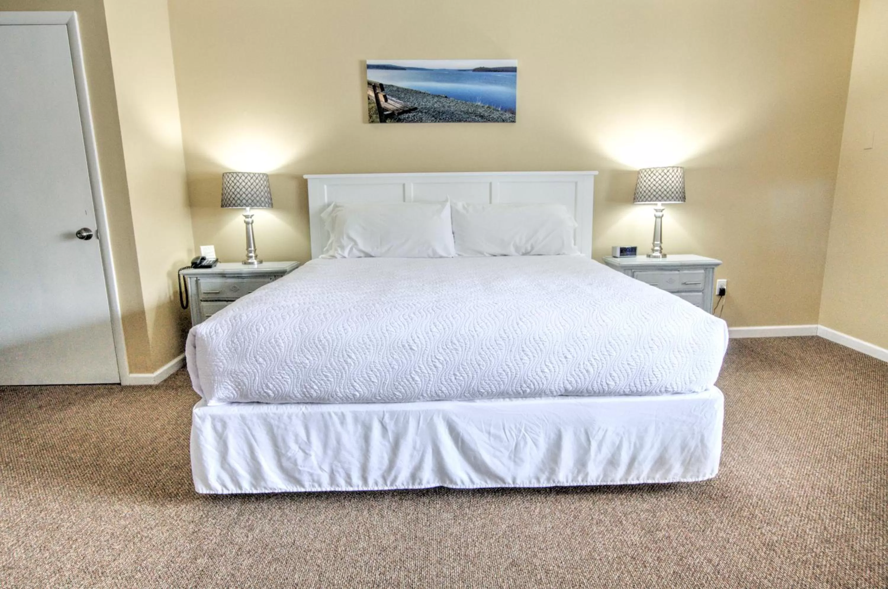 Bed in East Shore Lodging