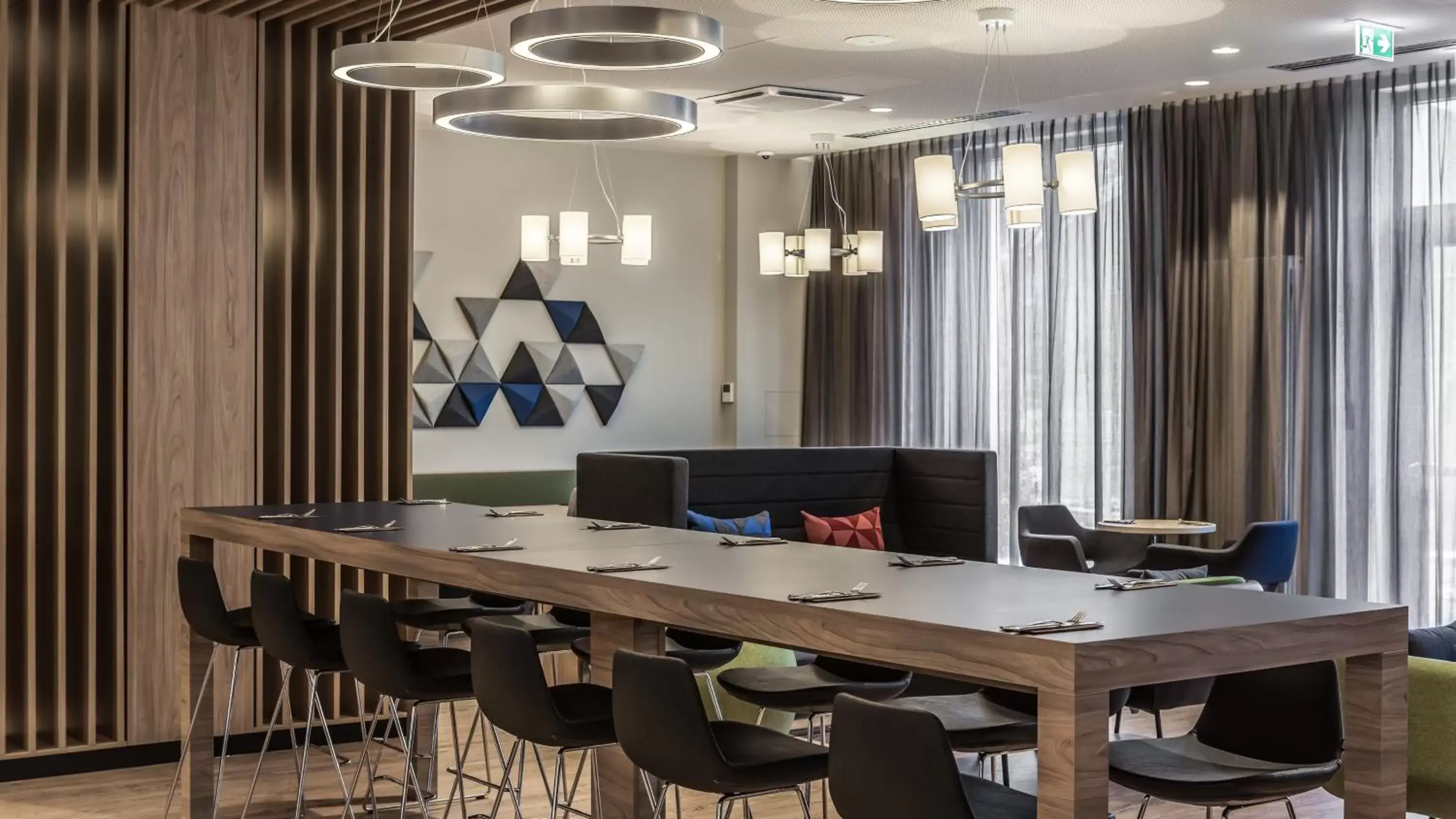 Restaurant/places to eat in Holiday Inn Express Munich - City East, an IHG Hotel