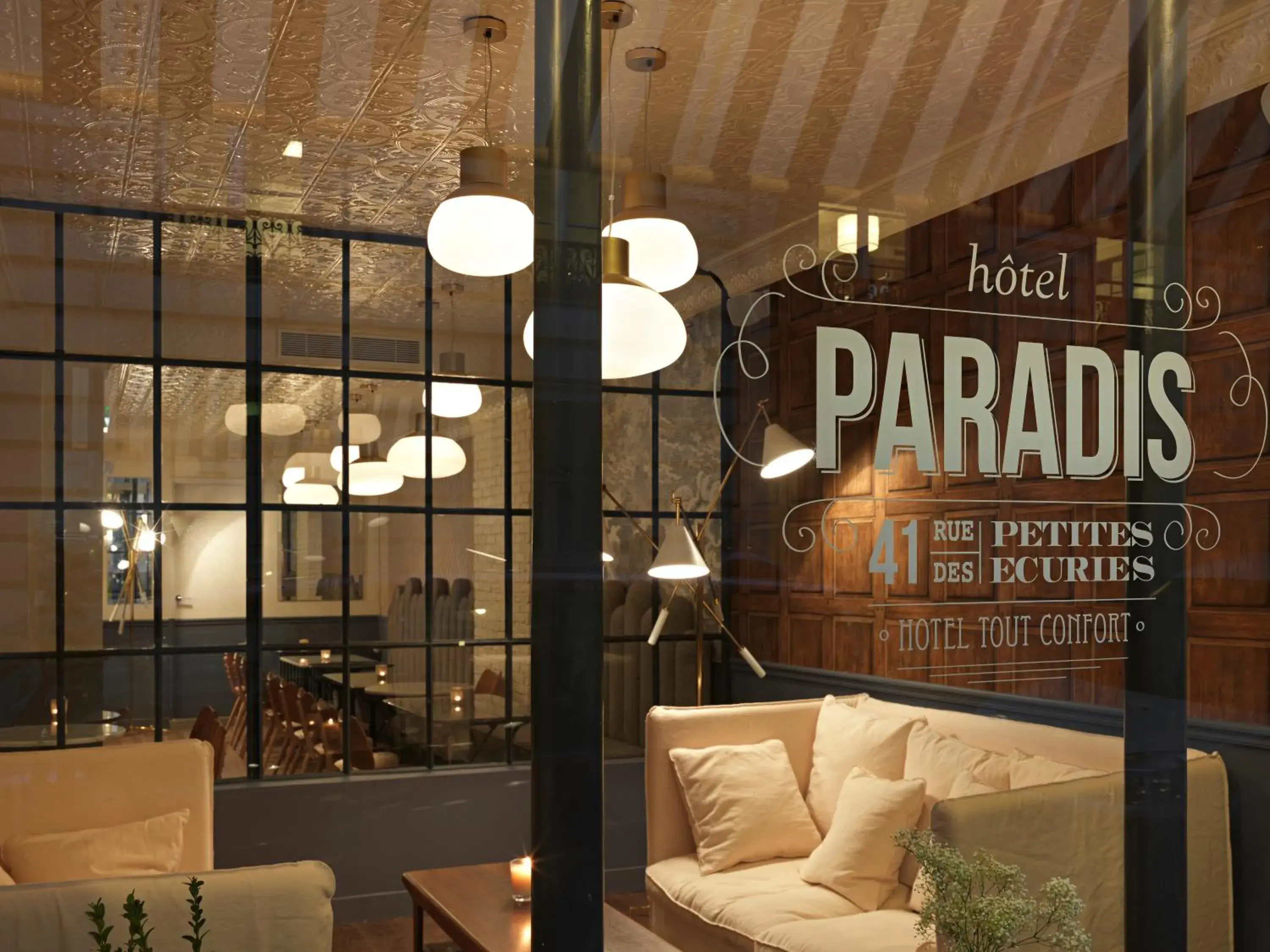 Restaurant/places to eat in Hotel Paradis