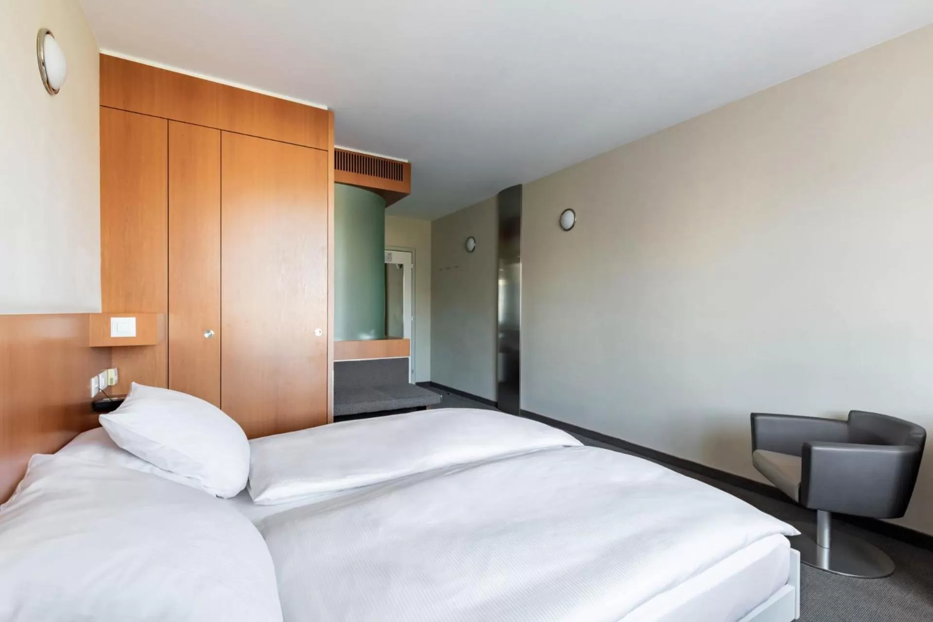 Bed in Hotel Cornavin