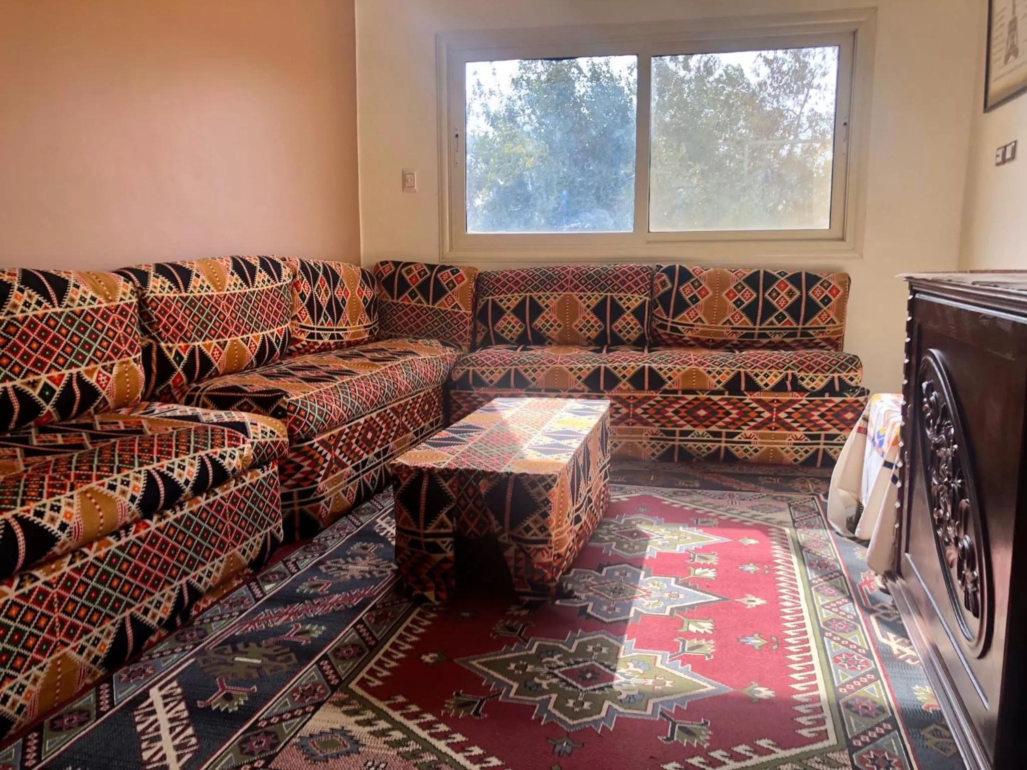 Seating Area in Sphinx palace pyramids view