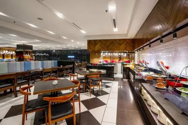 Restaurant/Places to Eat in Crystal Crown Hotel JB