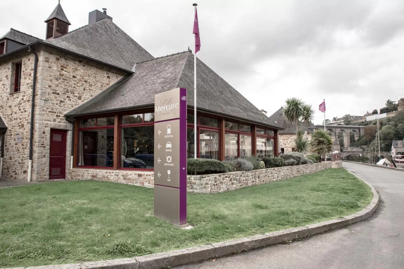 Property building in Mercure Dinan Port Le Jerzual