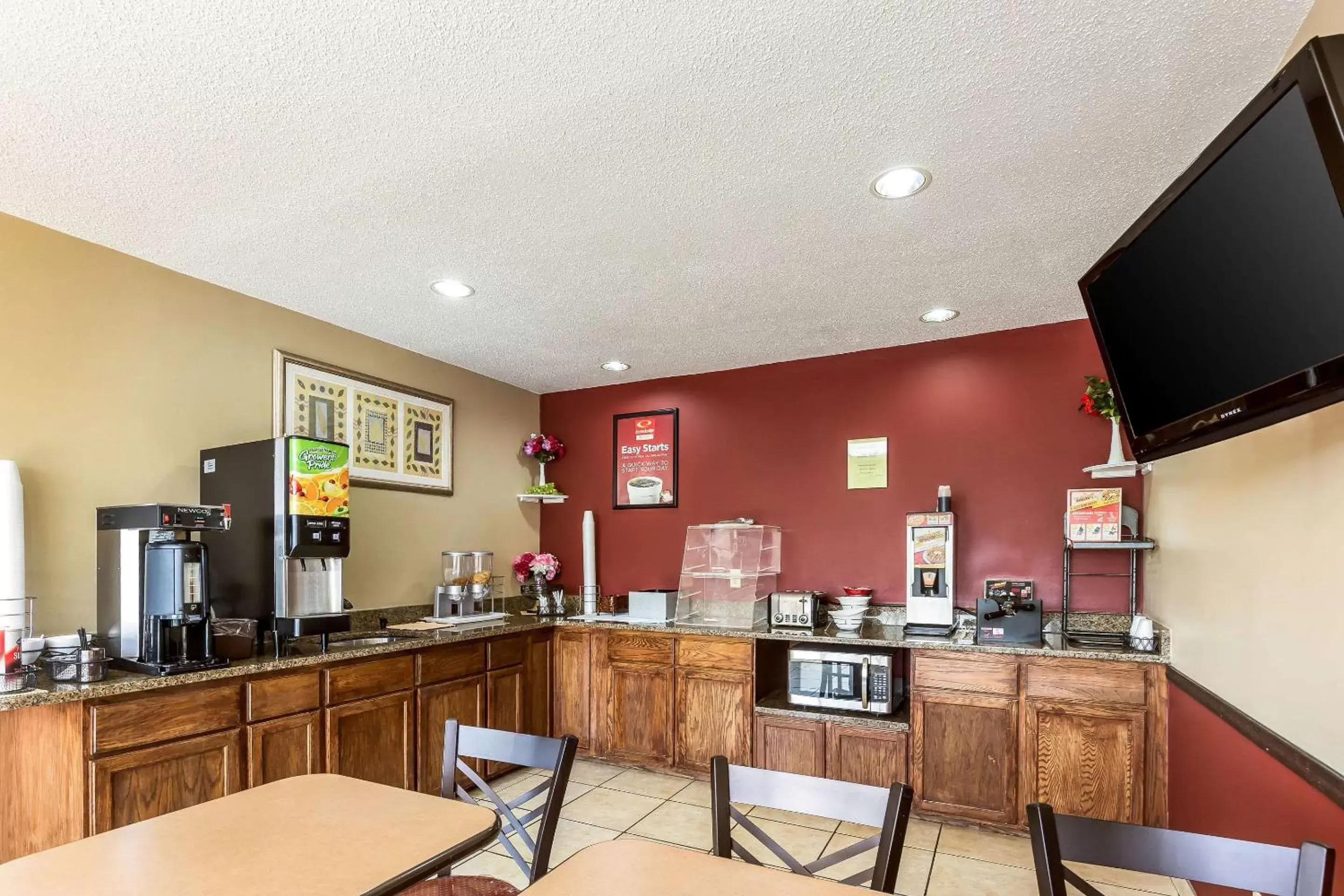 Restaurant/Places to Eat in Econo Lodge Inn & Suites Fairview Heights near I-64 St Louis