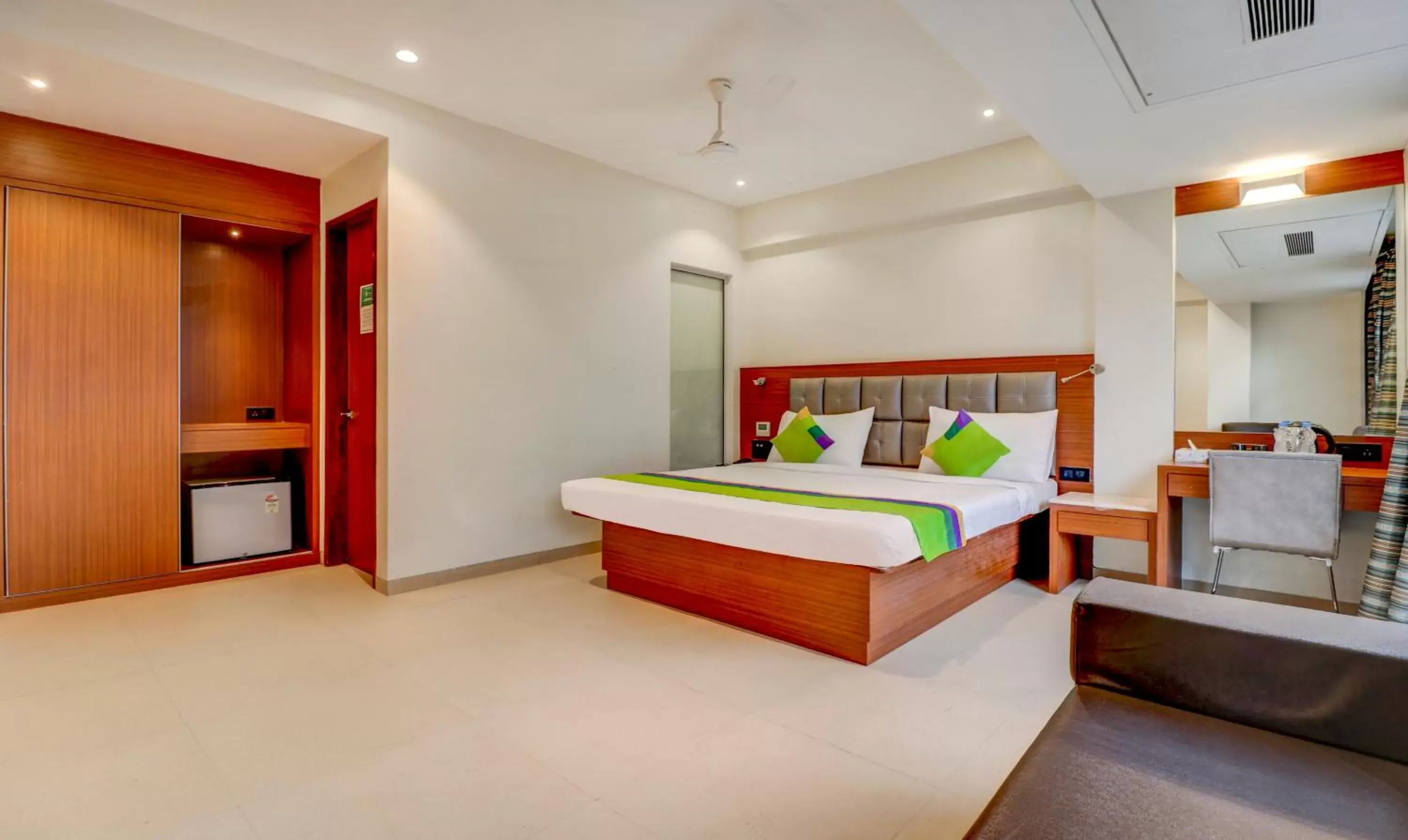 Deluxe Double Room in Treebo Ranjeet Shivaji Nagar Deluxe Double Room in Treebo Ranjeet Shivaji Nagar