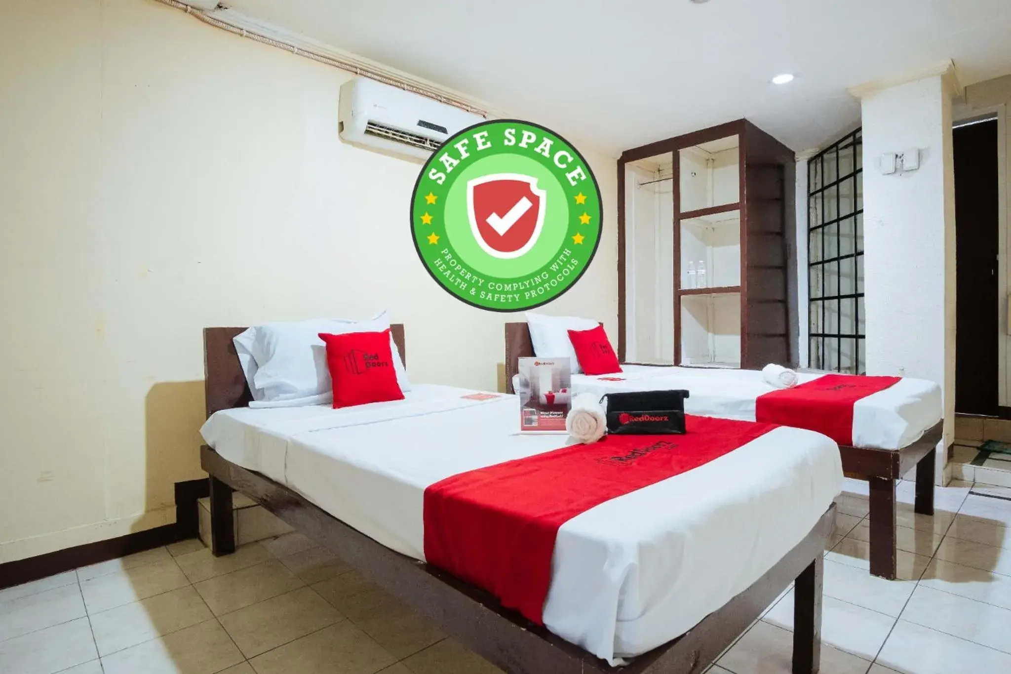 Bedroom, Bed in RedDoorz @Downtown Bacolod