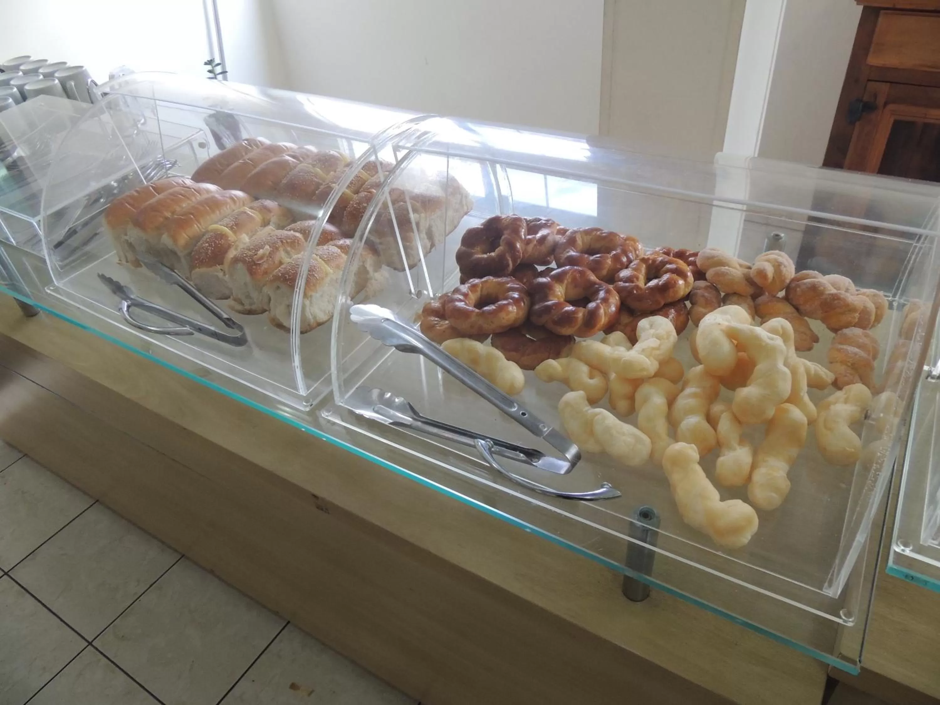 Breakfast, Food in Hotel Cruz Divinópolis - By UP Hotel