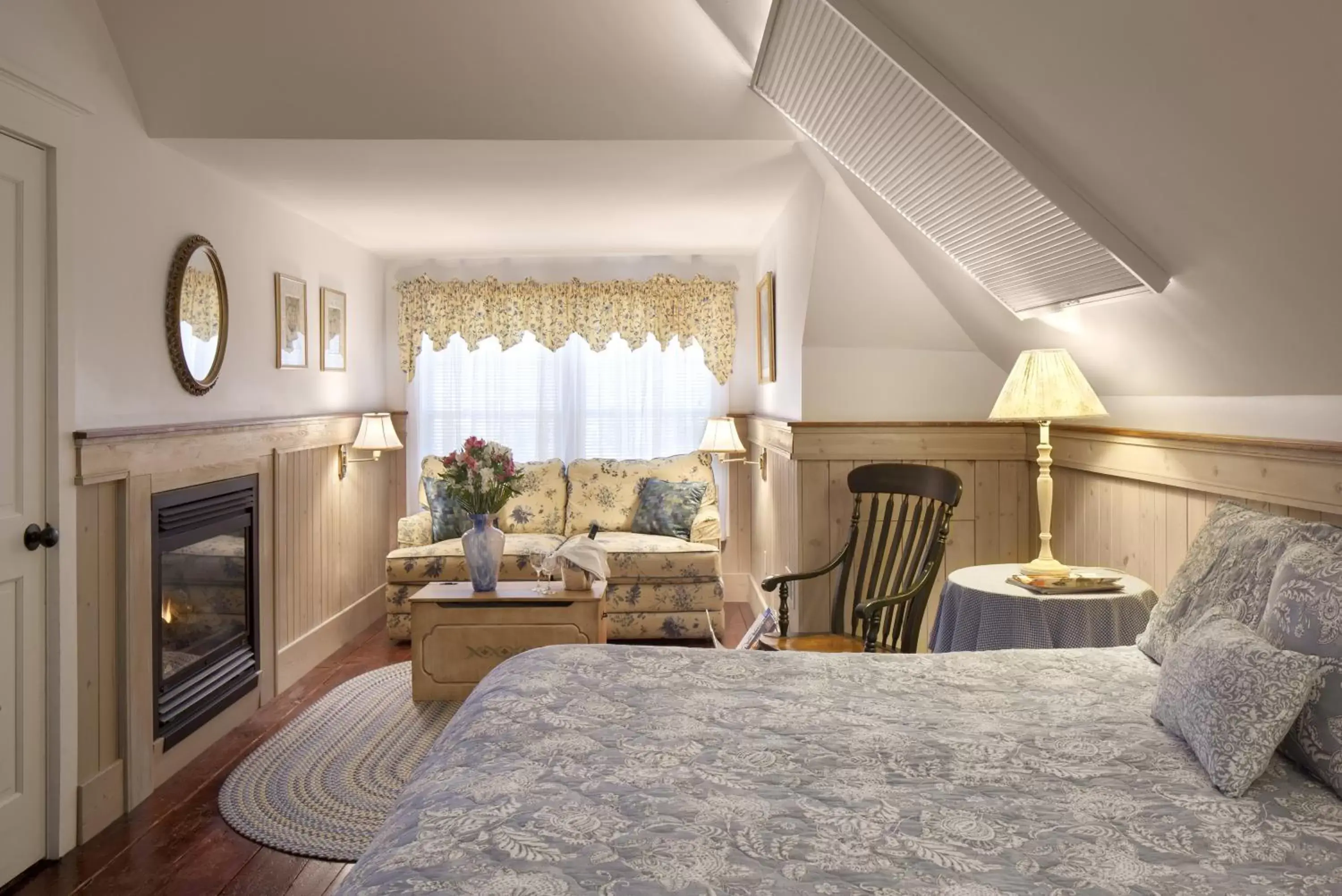 Captain William Weeks Room in Isaiah Jones Homestead Bed and Breakfast Captain William Weeks Room in Isaiah Jones Homestead Bed and Breakfast