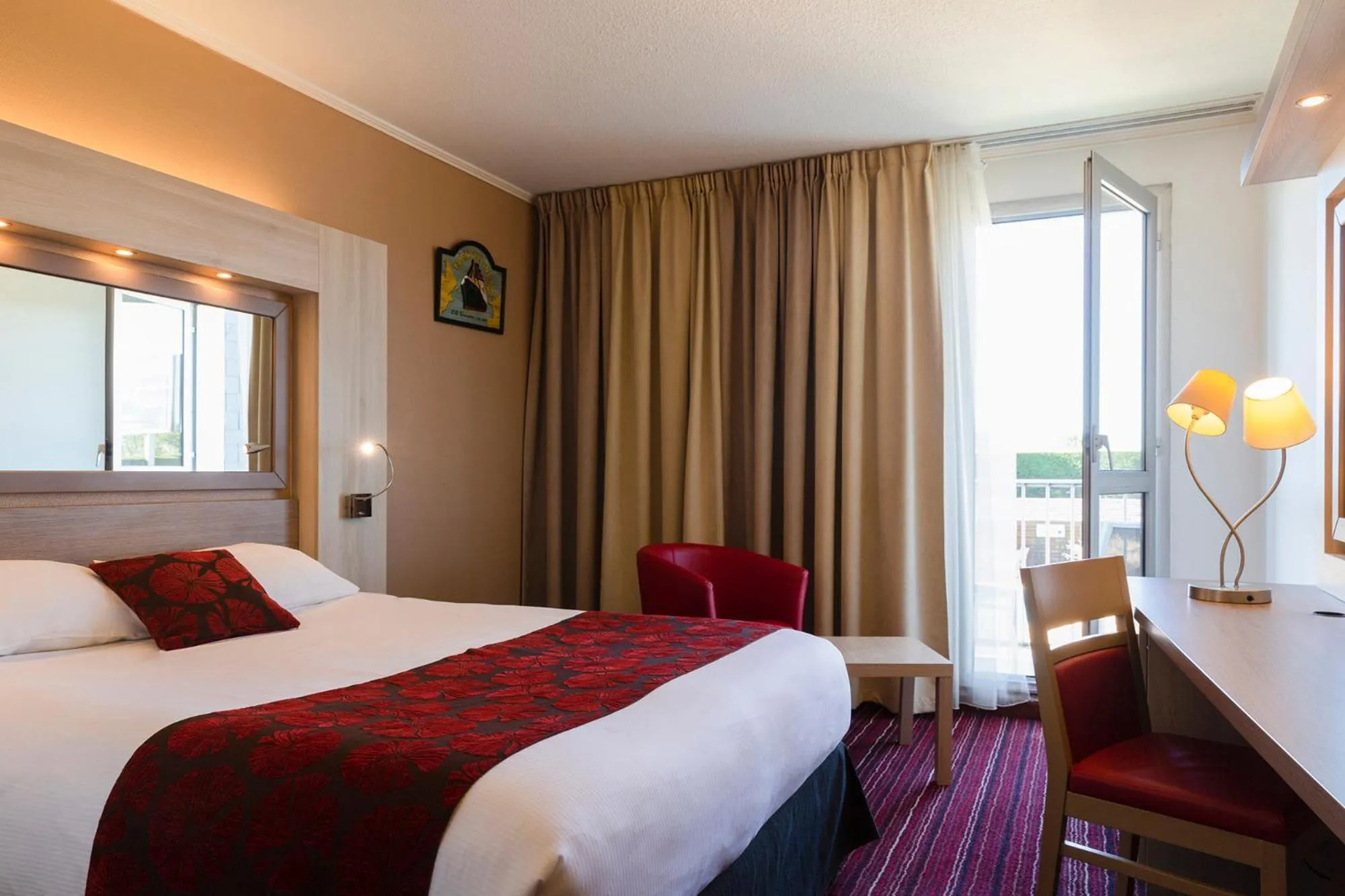 Bed in The Originals Boutique, Hôtel Aquilon, Saint-Nazaire