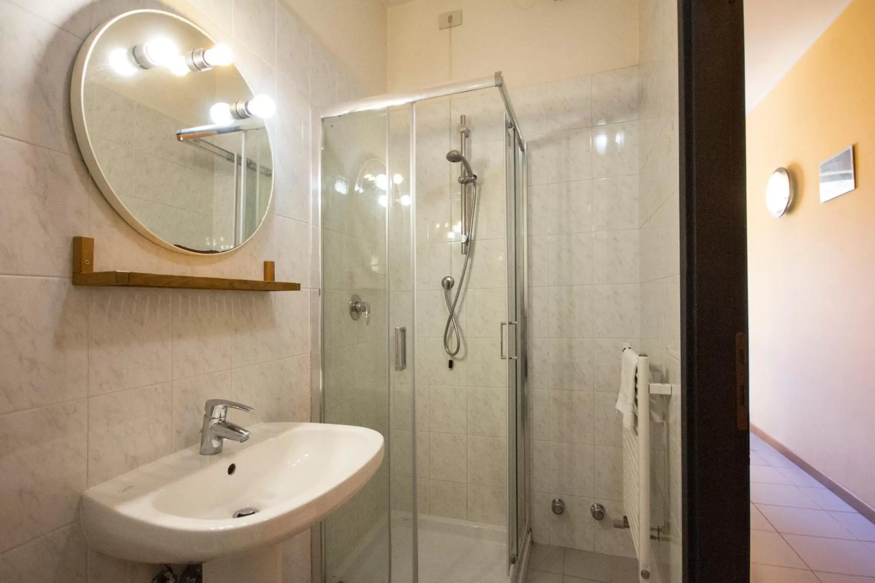 Shower, Bathroom in Albergo Sala