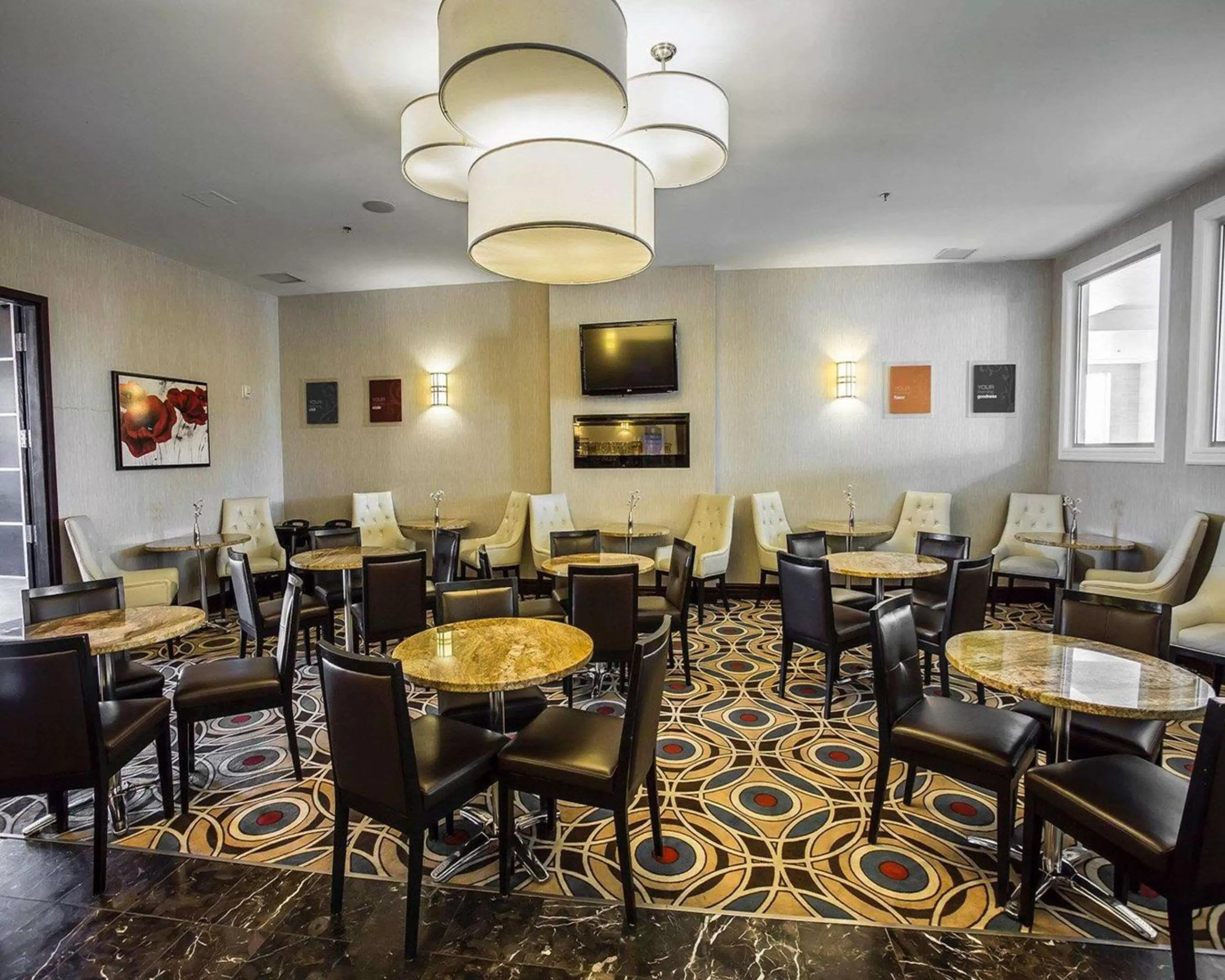 Restaurant/places to eat in Comfort Hotel Bayer's Lake