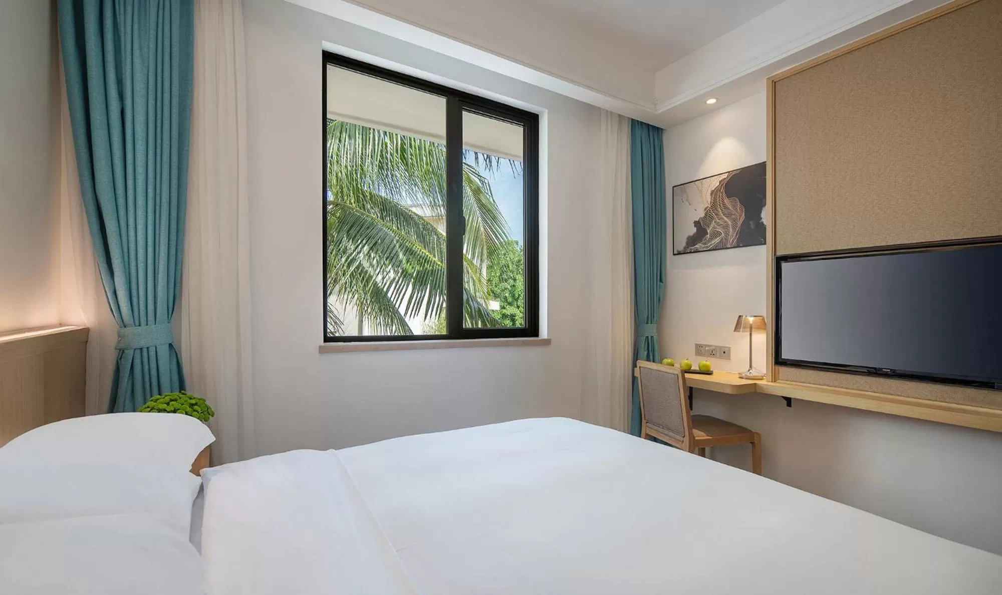 Bed in Sanya South China Hotel