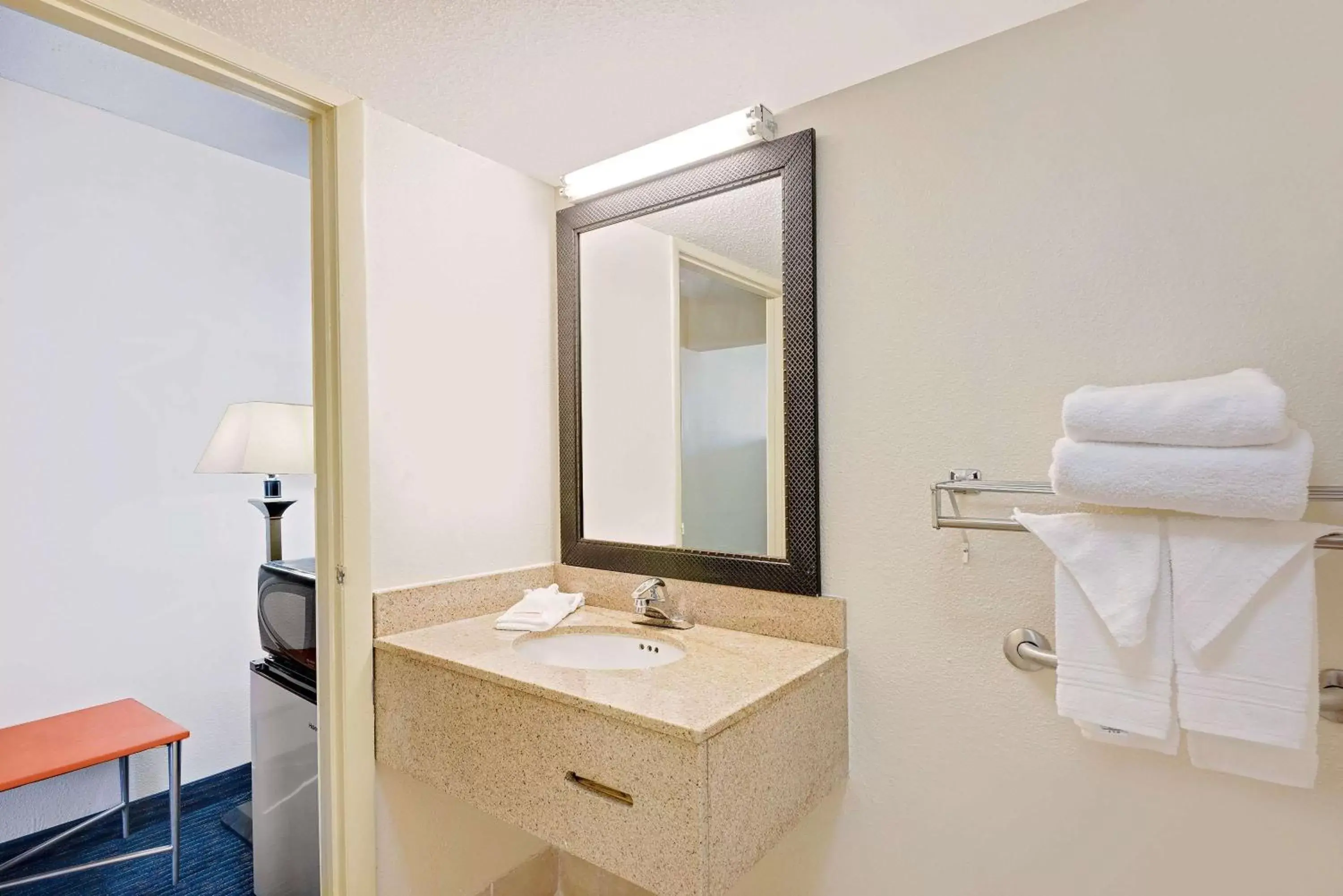 Bathroom in Days Inn by Wyndham Easton