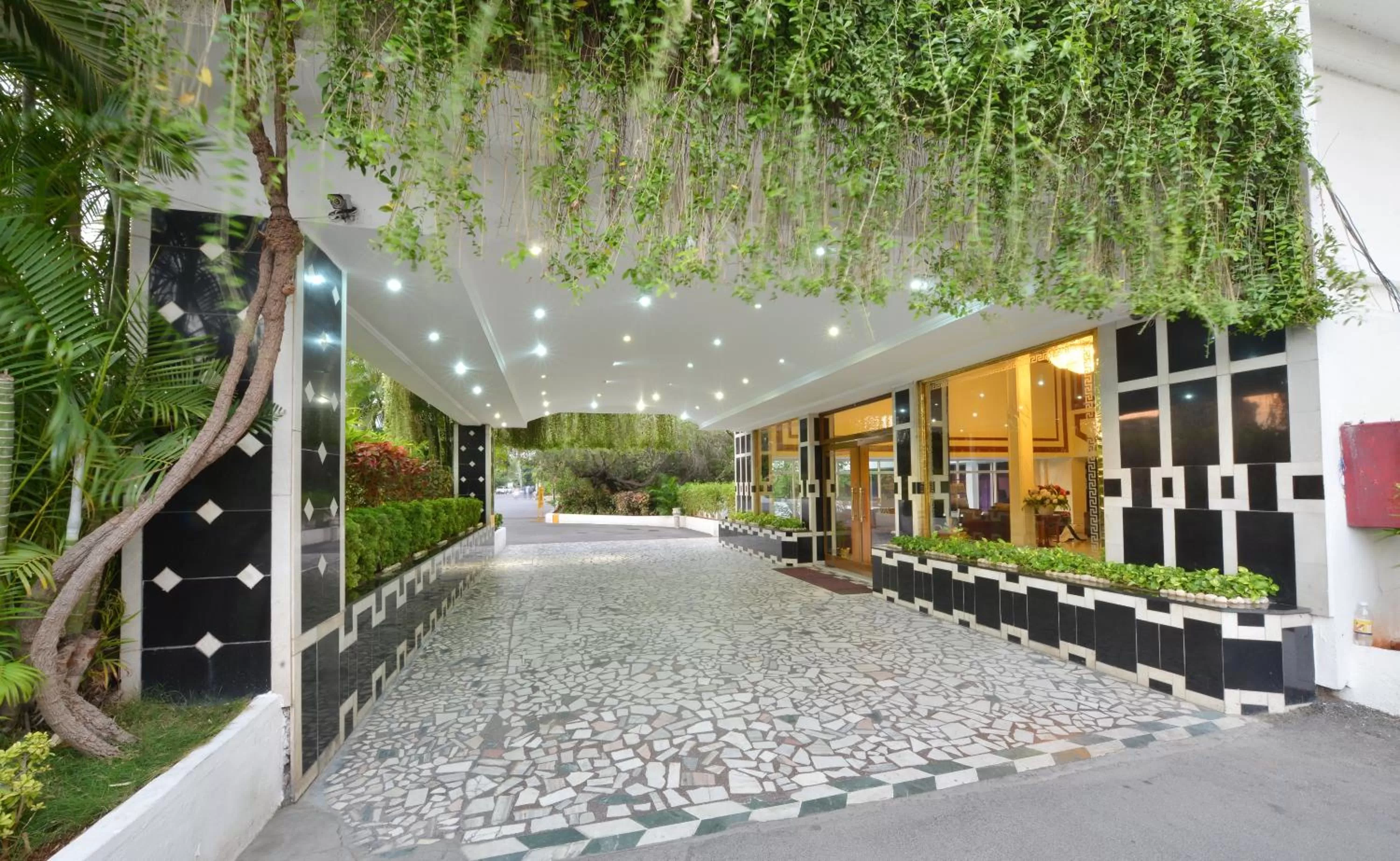 Facade/entrance in SRM Hotel Maraimalai Nagar Chennai