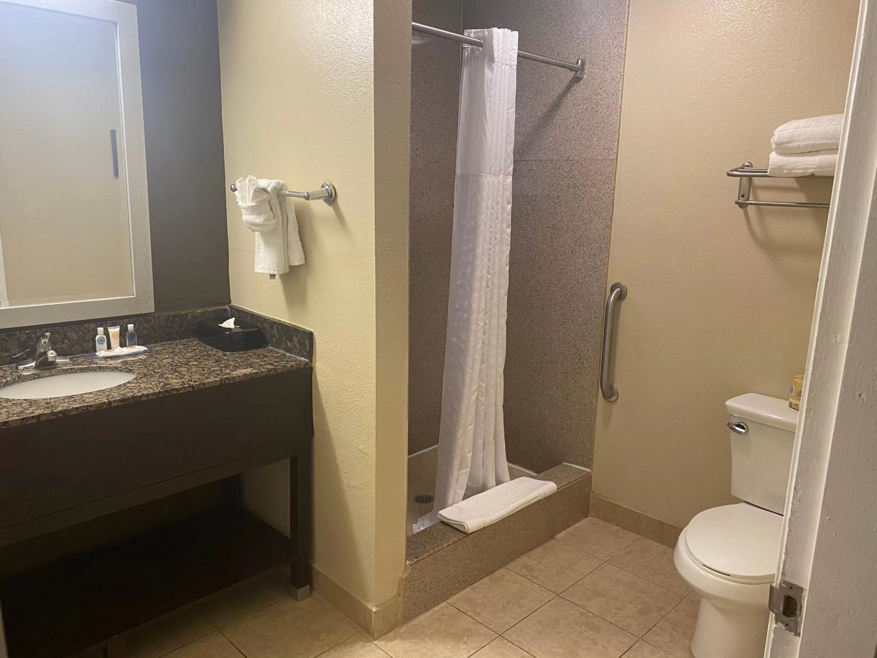 Queen Room - Non-Smoking in Comfort Inn