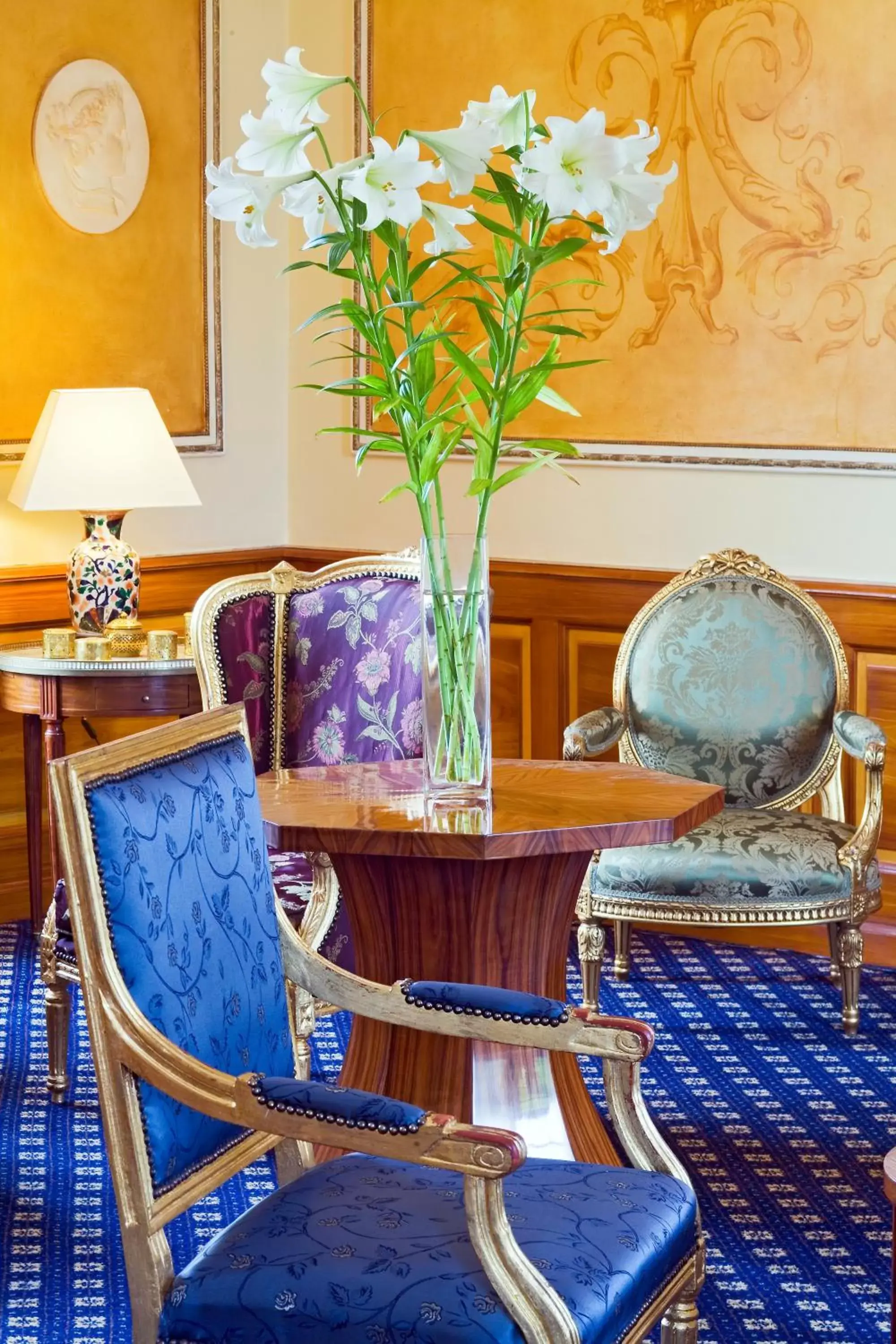 Lobby or reception in Grand Hôtel "Château de Sully" - Piscine & Spa