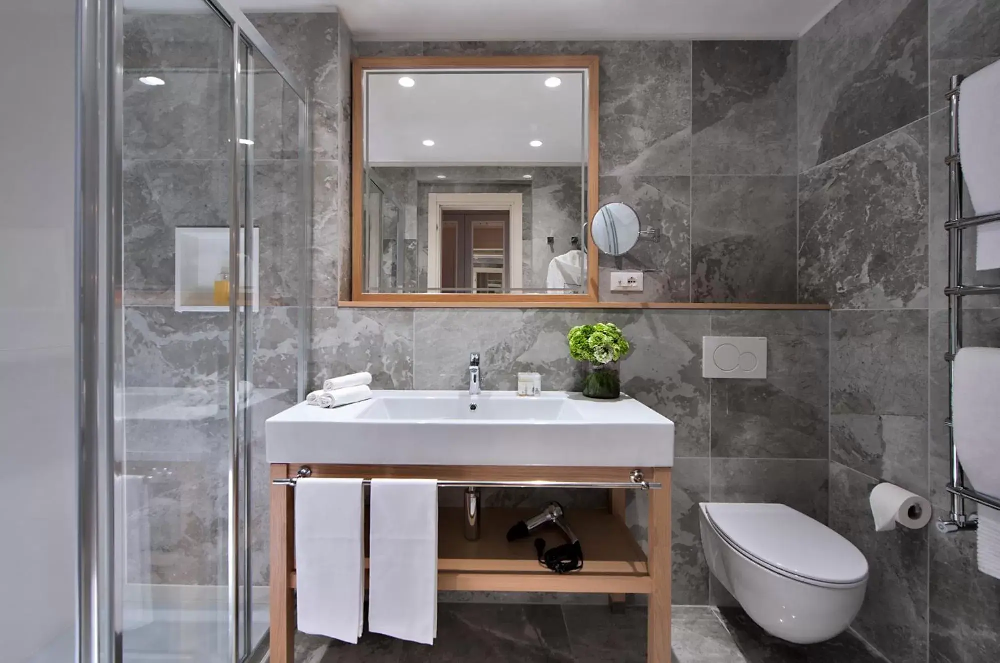 Classic Double or Twin Room with Balcony in Hotel Mioni Pezzato Classic Double or Twin Room with Balcony in Hotel Mioni Pezzato