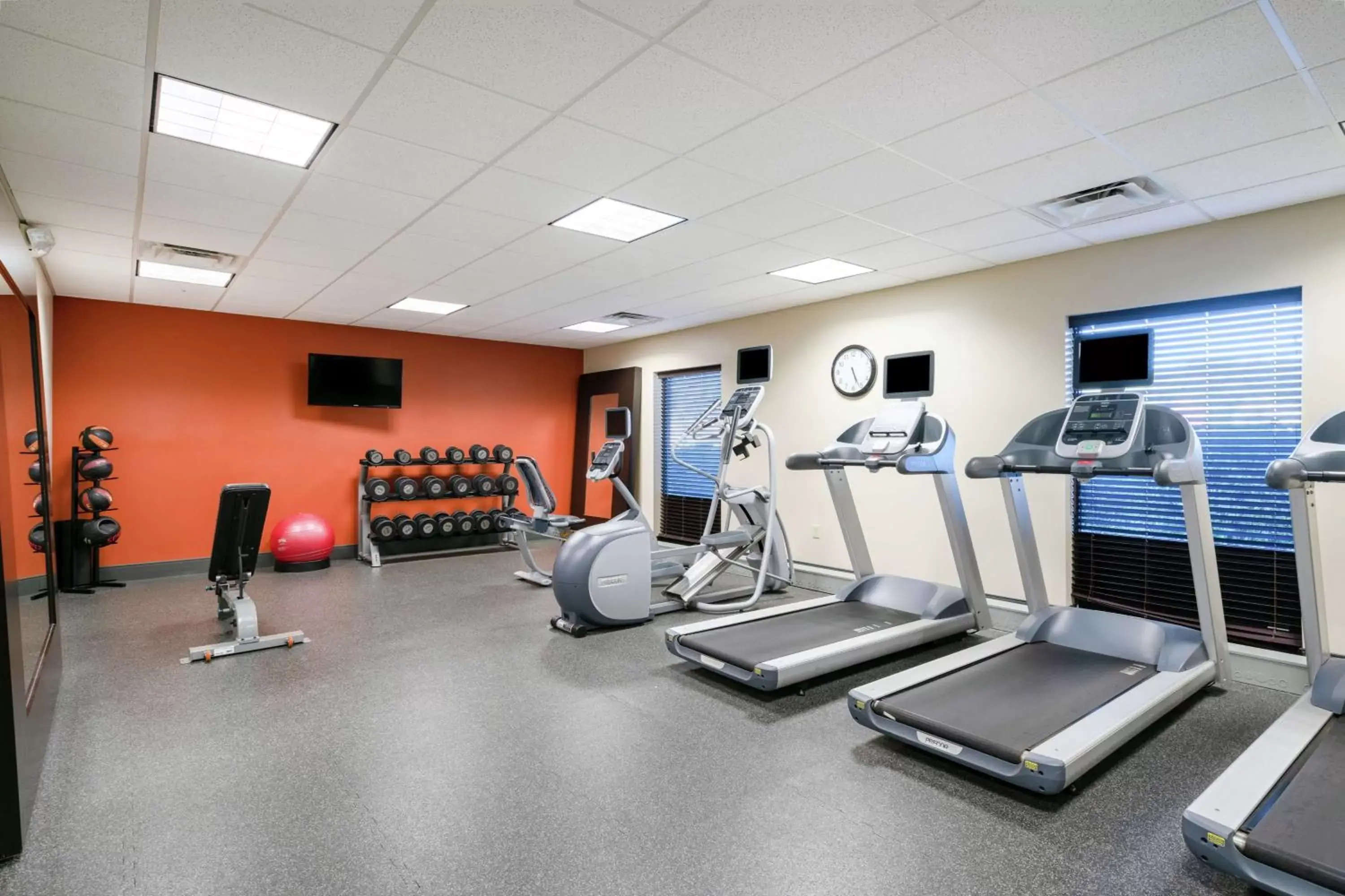 Fitness centre/facilities, Fitness Center/Facilities in Hampton Inn University Area, Huntington, Wv