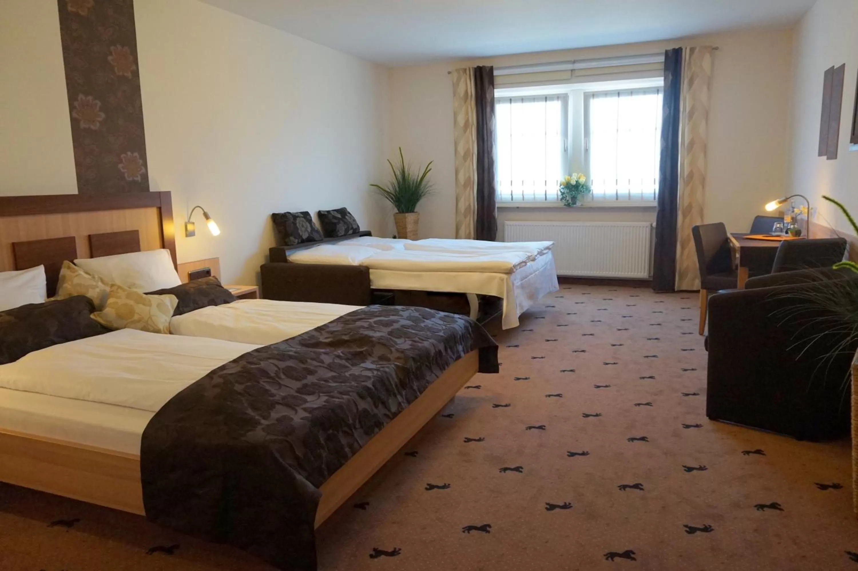 Family Room – in the historical main building (3-star category) in Hotel Rappen Rothenburg ob der Tauber