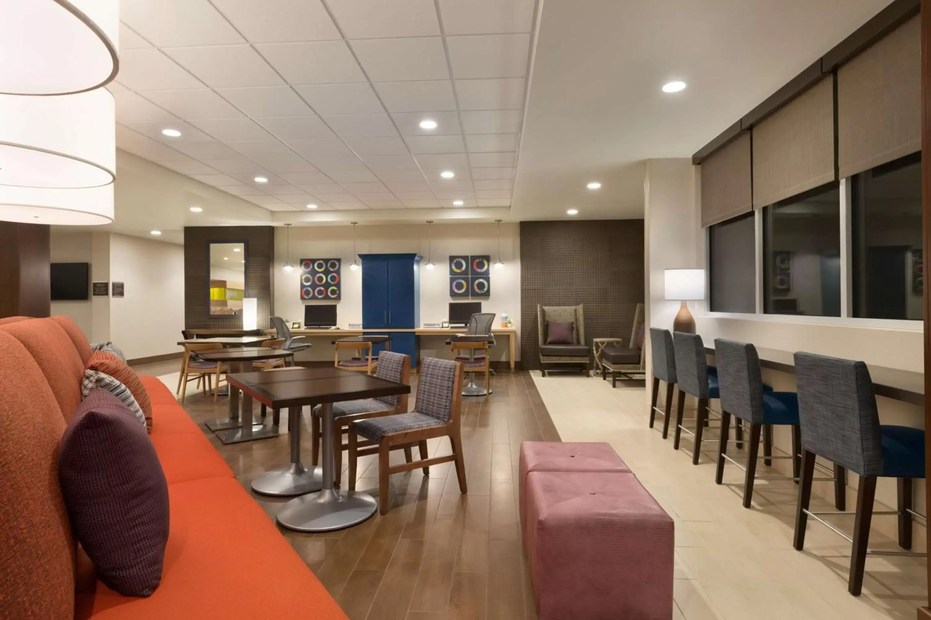 Lobby or reception, Lounge/Bar in Home2 Suites By Hilton Glendale Westgate