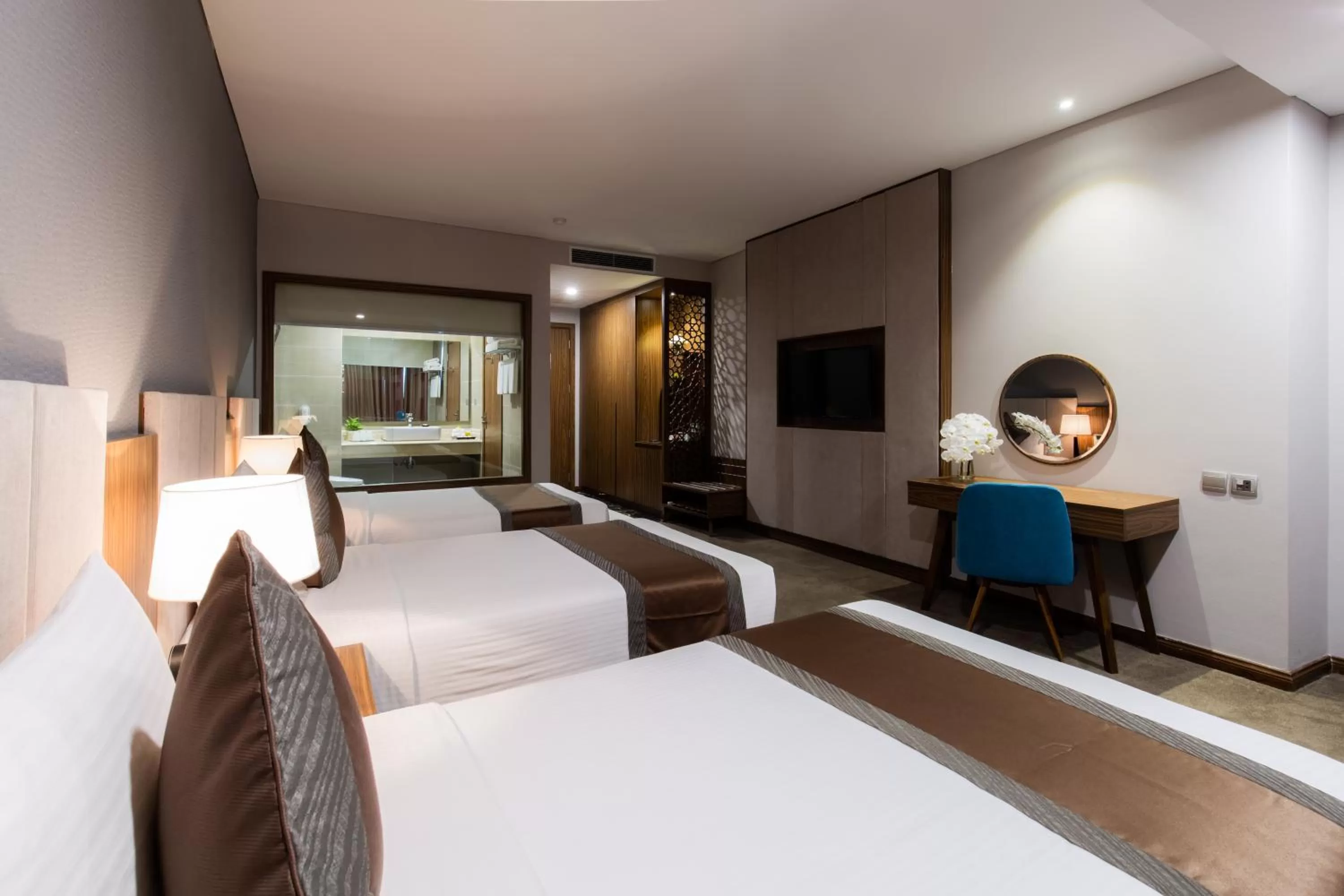 Photo of the whole room, Bed in Muong Thanh Luxury Vien Trieu Nha Trang