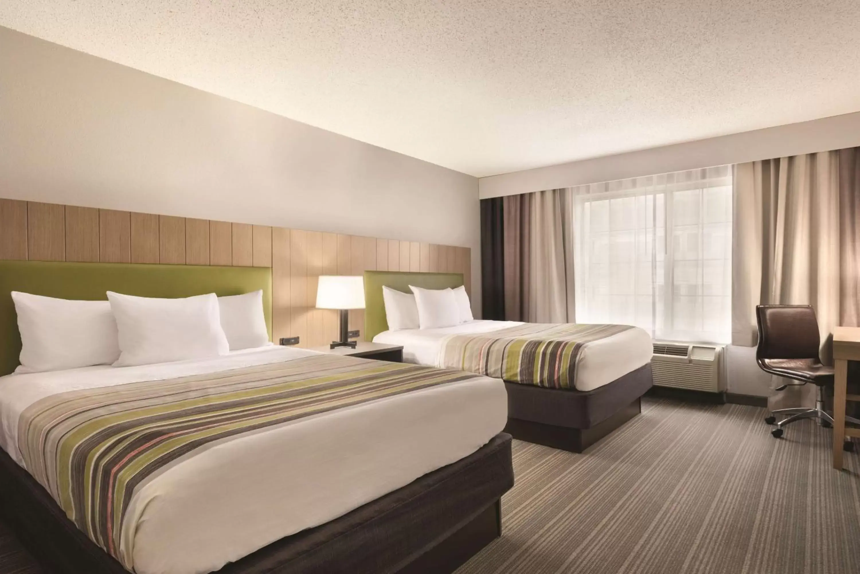 Photo of the whole room, Bed in Country Inn & Suites by Radisson, Merrillville, IN