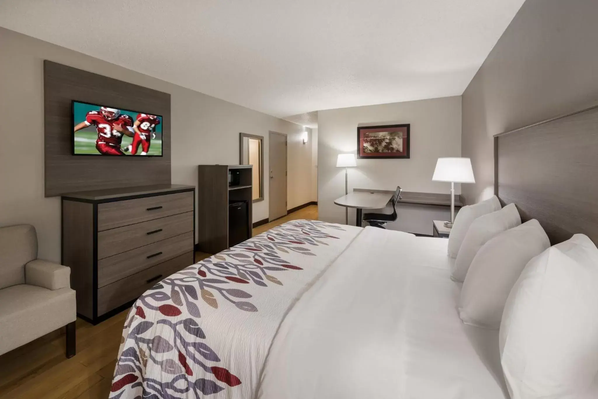 Bedroom in Red Roof Inn Dumfries-Quantico