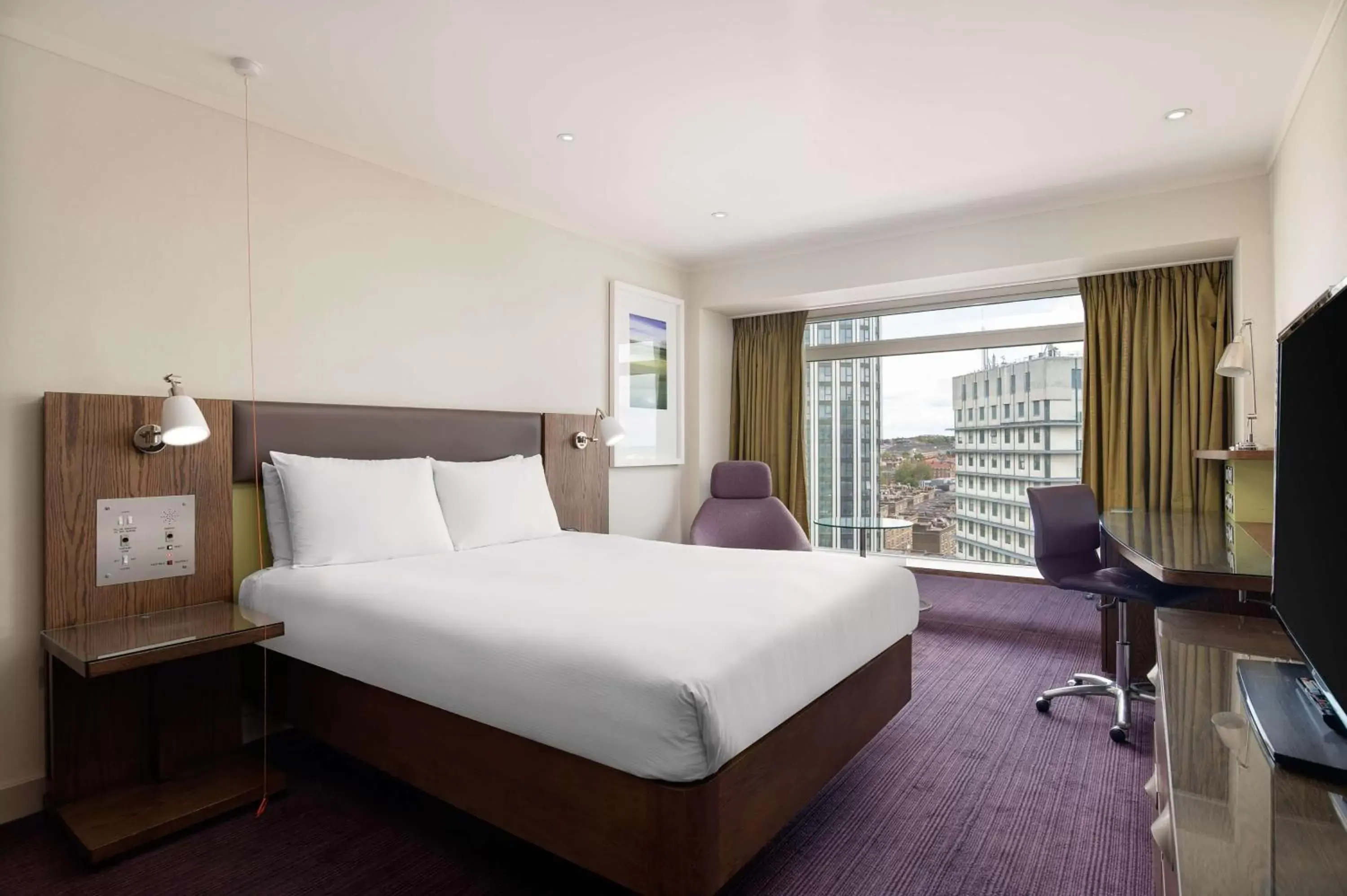 Bedroom in Hilton London Metropole