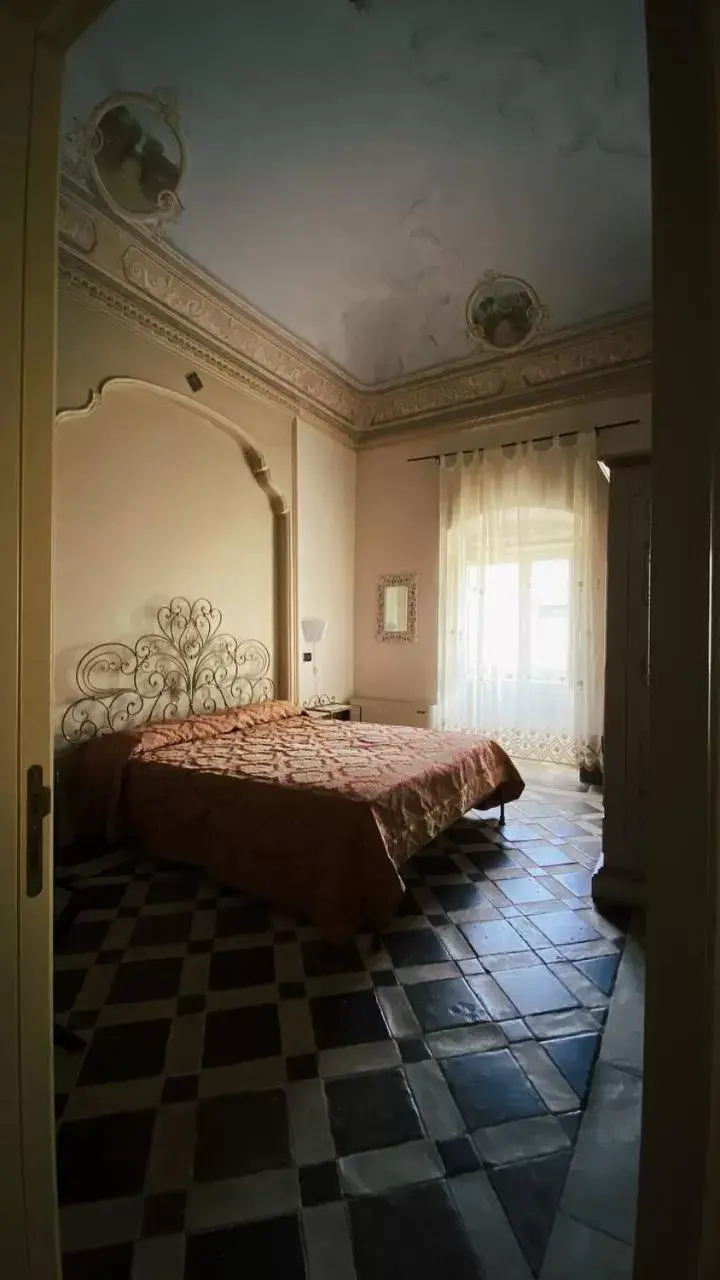 Photo of the whole room, Bed in Palazzo Gambuzza
