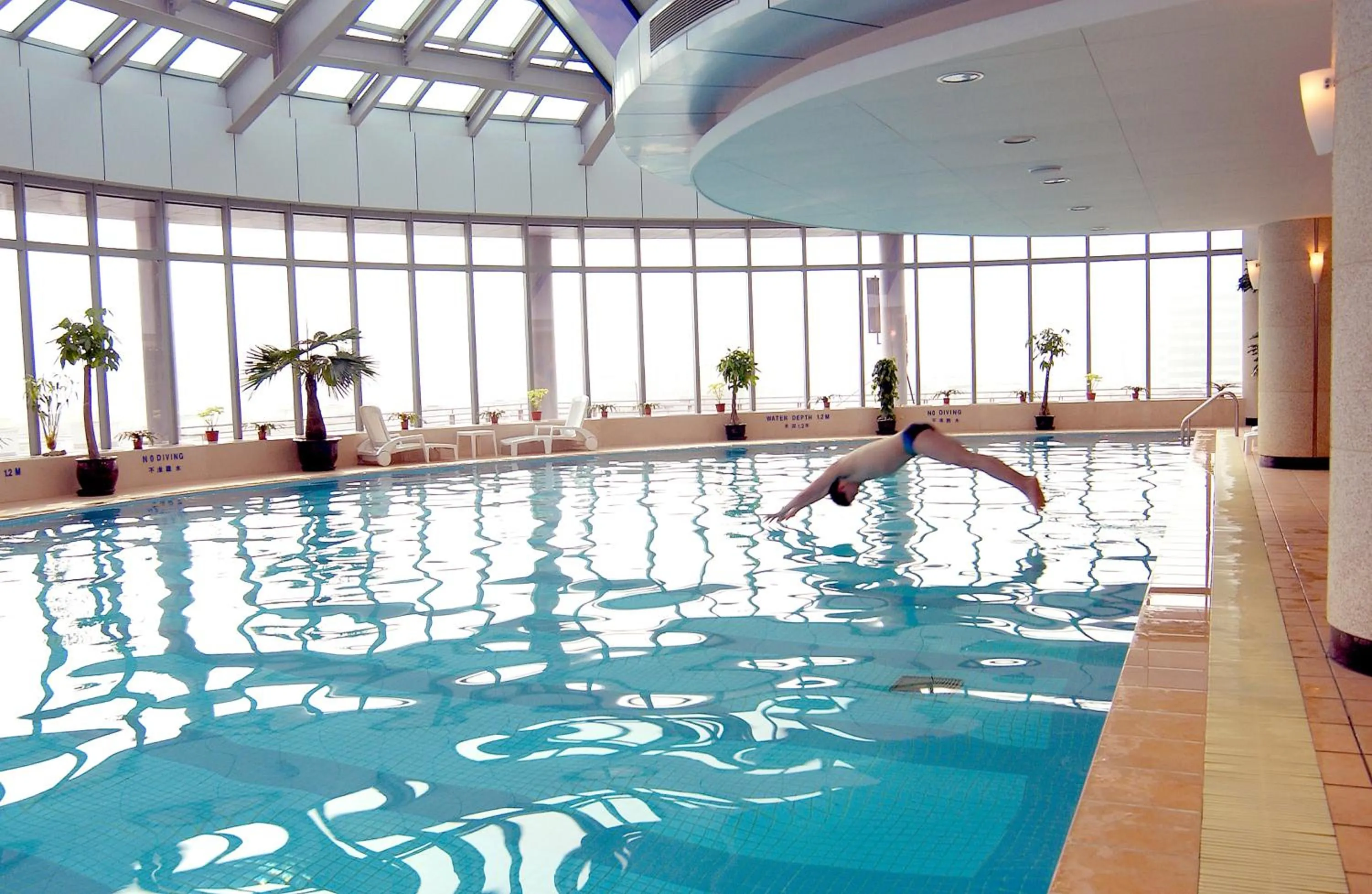 Swimming pool in Novotel Atlantis Shanghai - Enjoy our great-valued breakfast in our rooftop revolving restaurant with a stunning river view & utilize our FREE self-serviced laundry