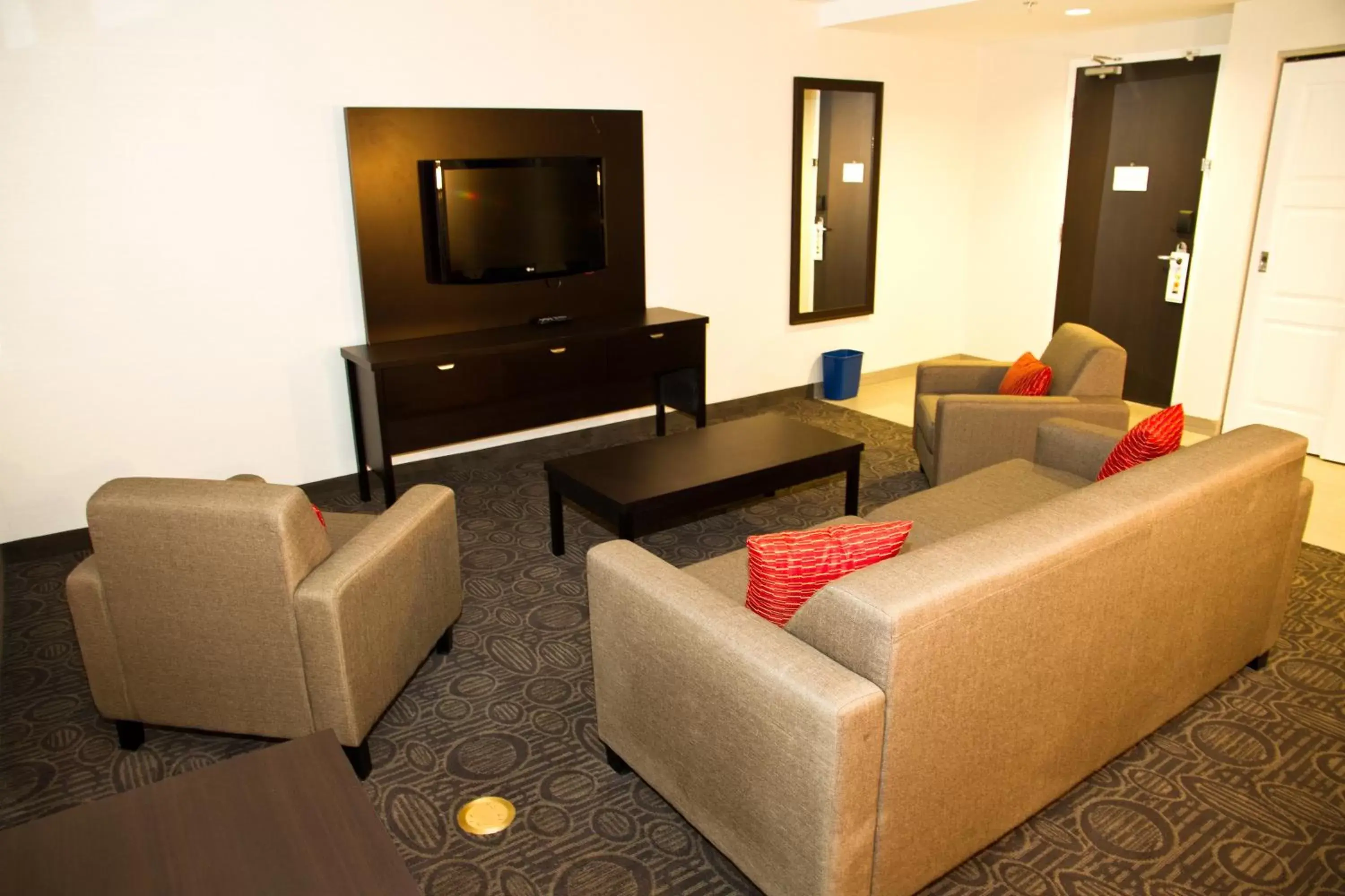 Photo of the whole room, Seating Area in Holiday Inn Hotel & Suites Red Deer, an IHG Hotel