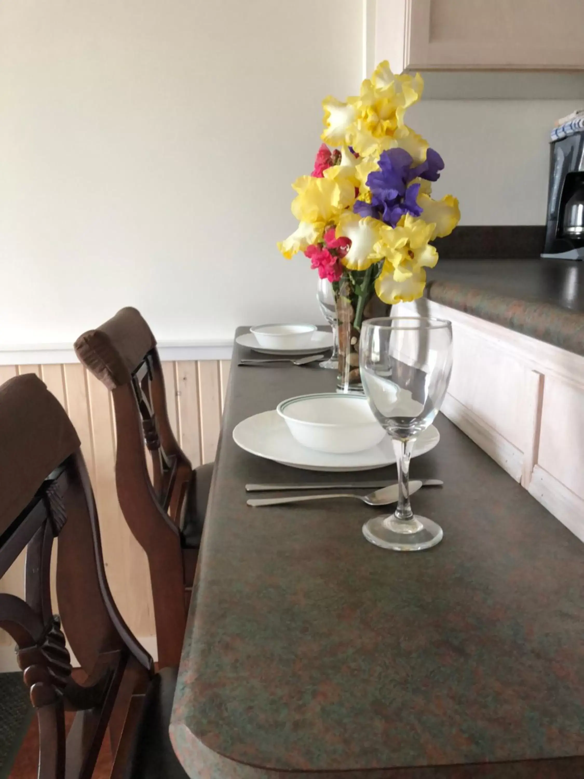 Dining Area in Qualicum Breeze Beach Resort