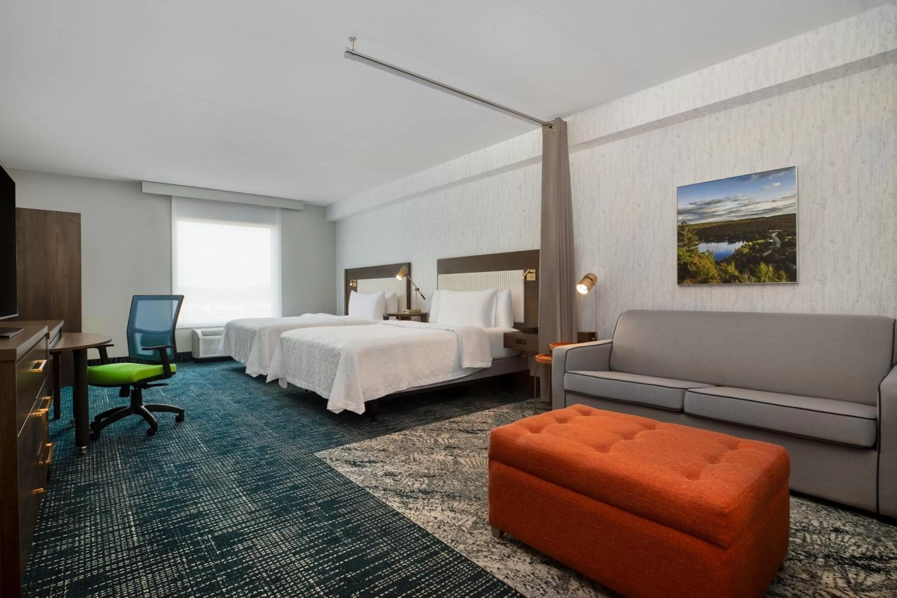 Living room, Bed in Home2 Suites By Hilton Huntsville