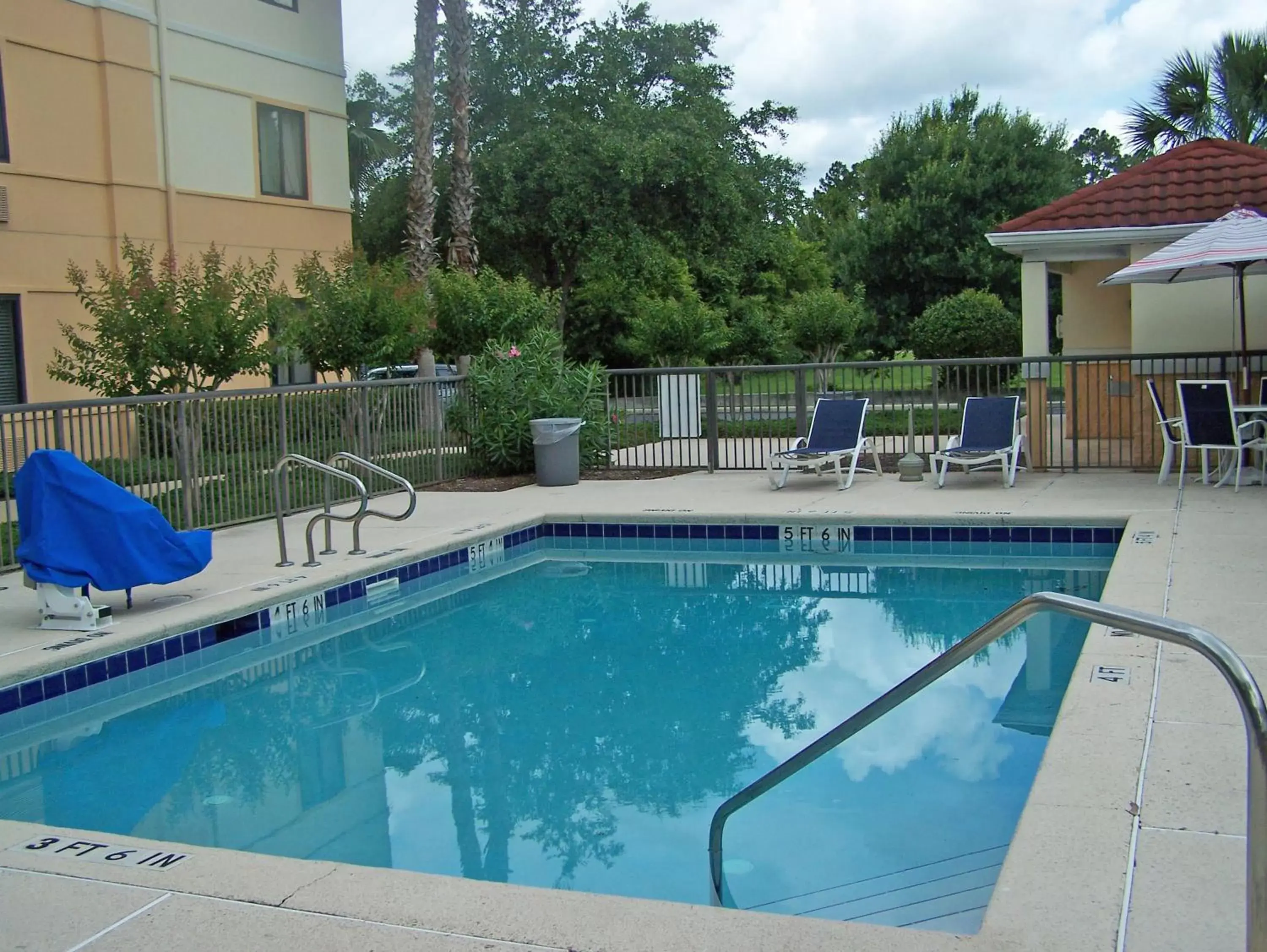 Swimming Pool in Extended Stay America Suites - Daytona Beach - International Speedway