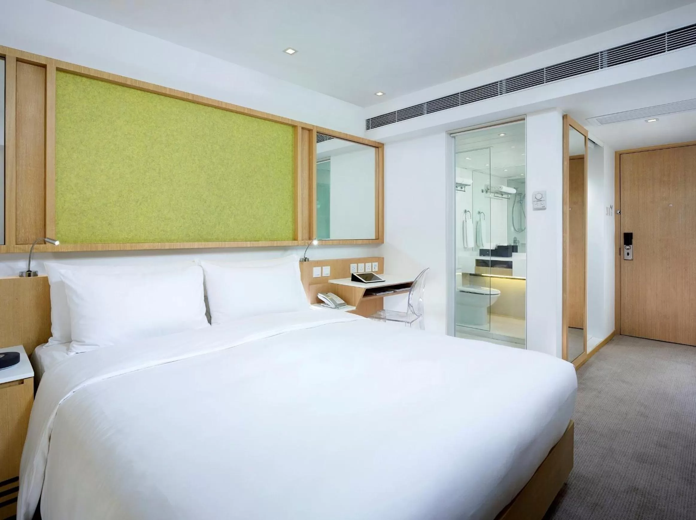 Bedroom, Bed in Eaton HK