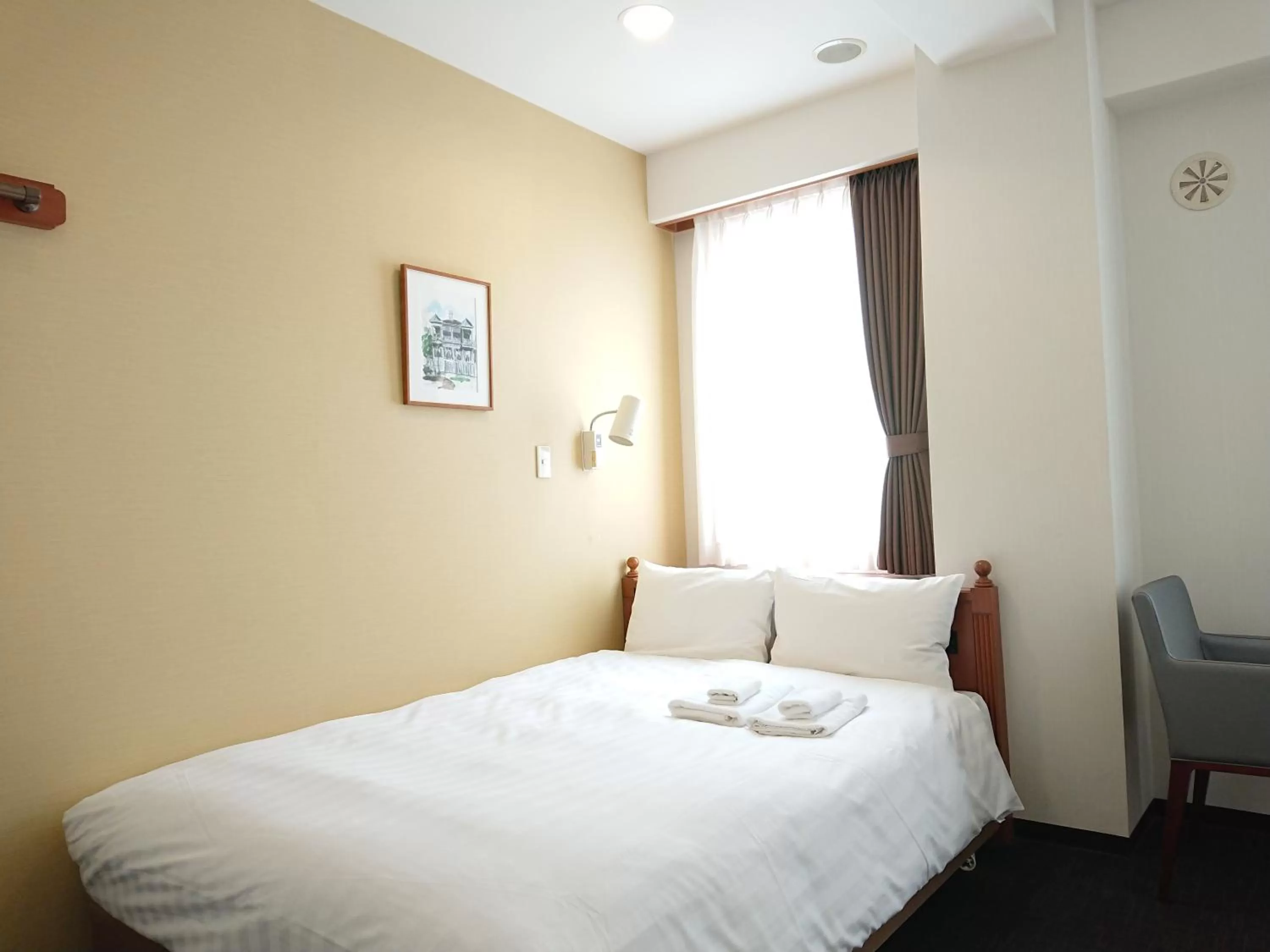 Photo of the whole room, Bed in Smile Hotel Kobe Motomachi
