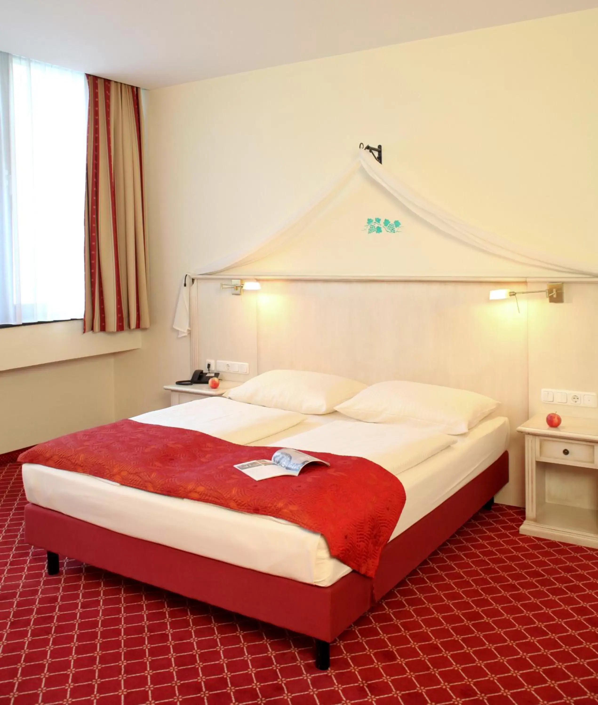 Bed in Hotel Chateau Kurfürstendamm