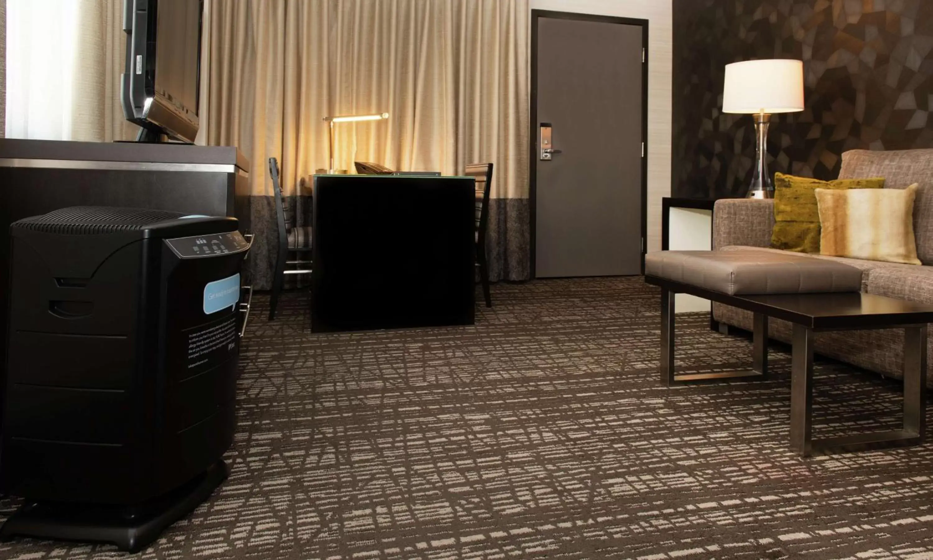Bedroom, TV/Entertainment Center in Embassy Suites by Hilton Las Vegas