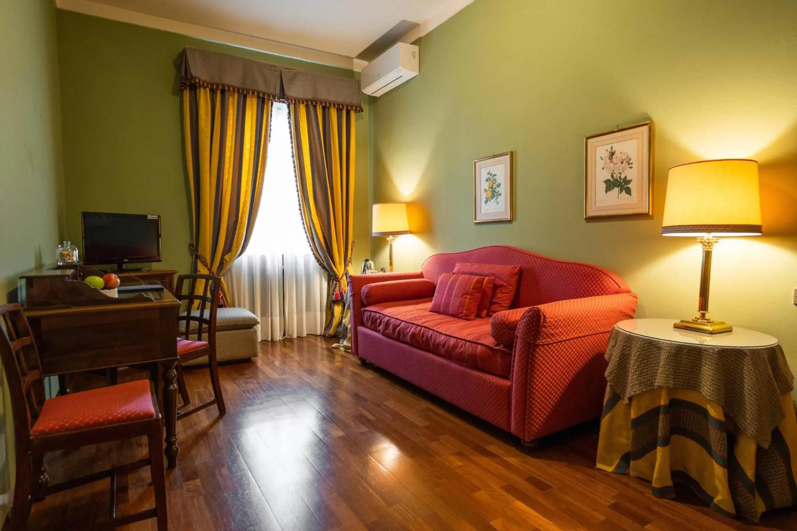 Bedroom, Seating Area in Hotel Certosa Di Maggiano